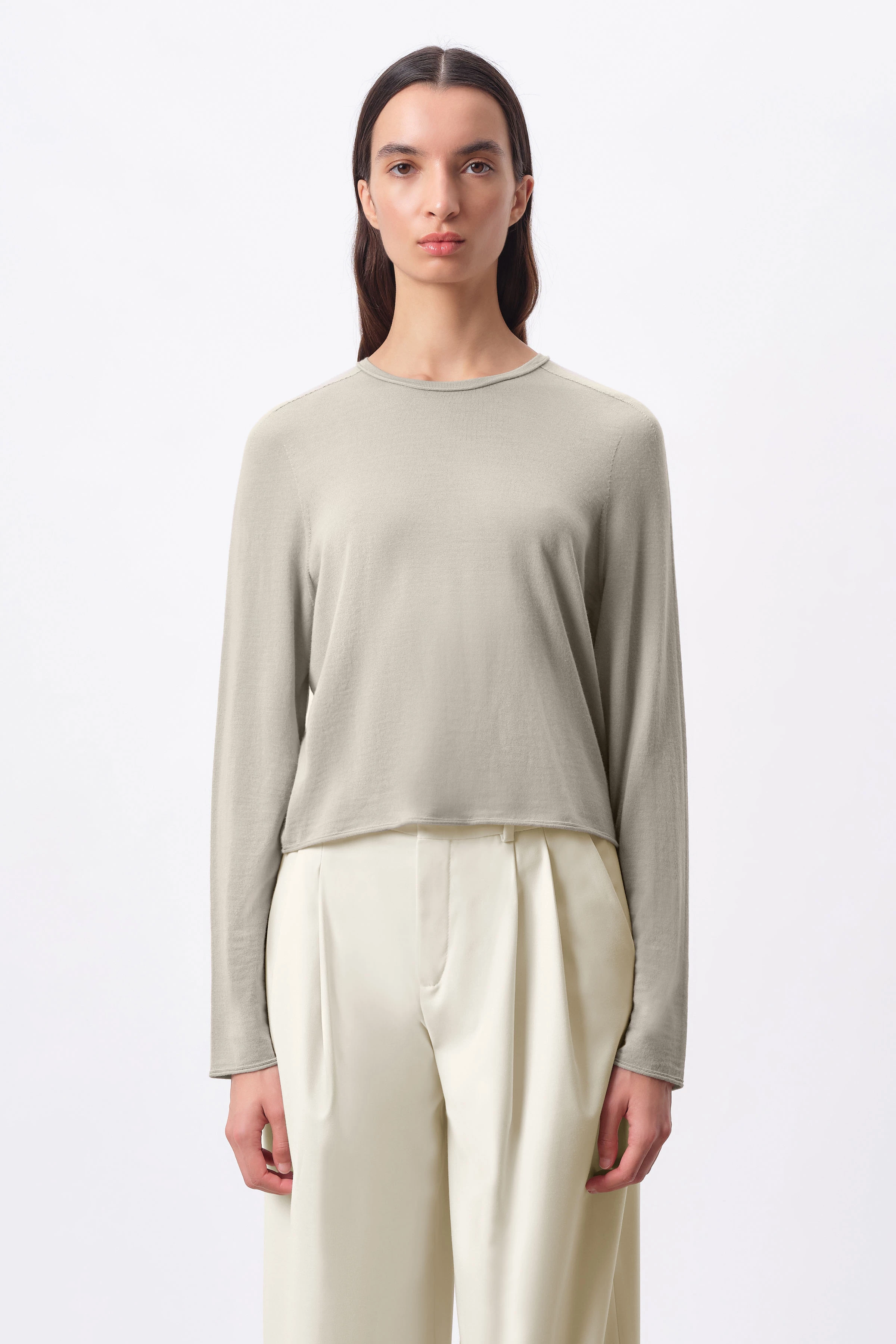 merino wool cropped pullover with round neck