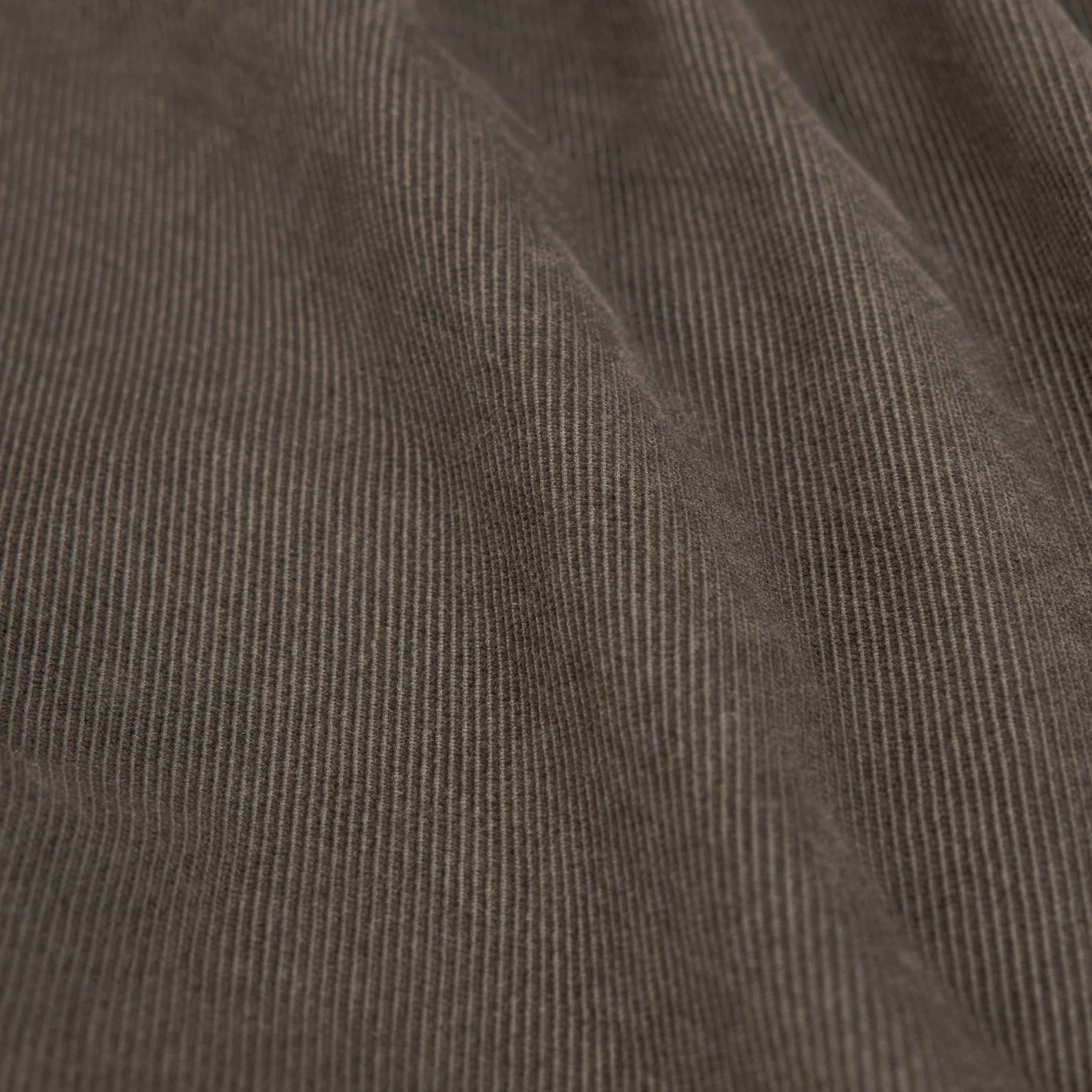 NOWEN - Workwear-inspired shirt in velvet - men - green - Materialbild (B2C)