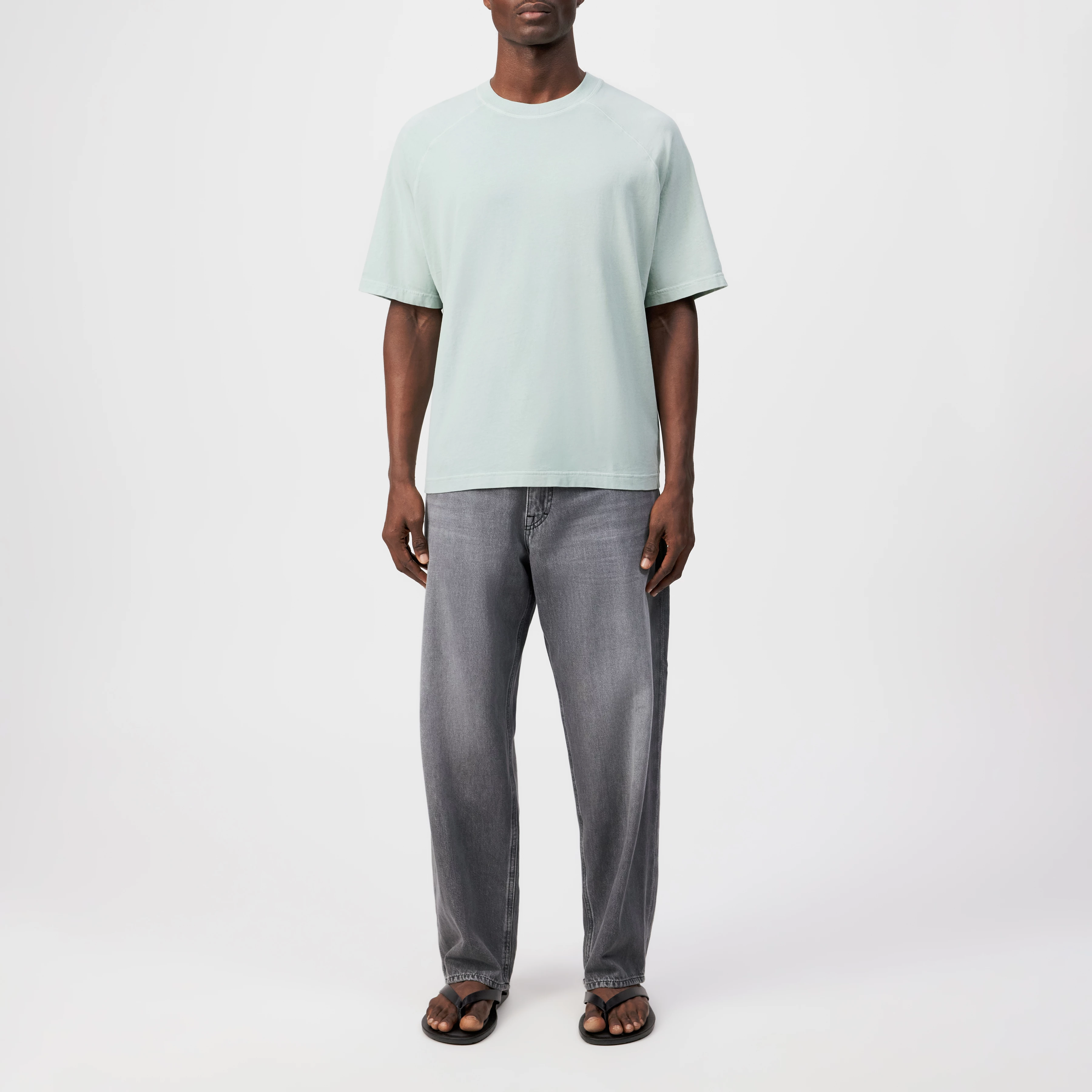 MAVIAN - Relaxed, washed cotton tee. - men - green - Ganzkörper-Frontansicht