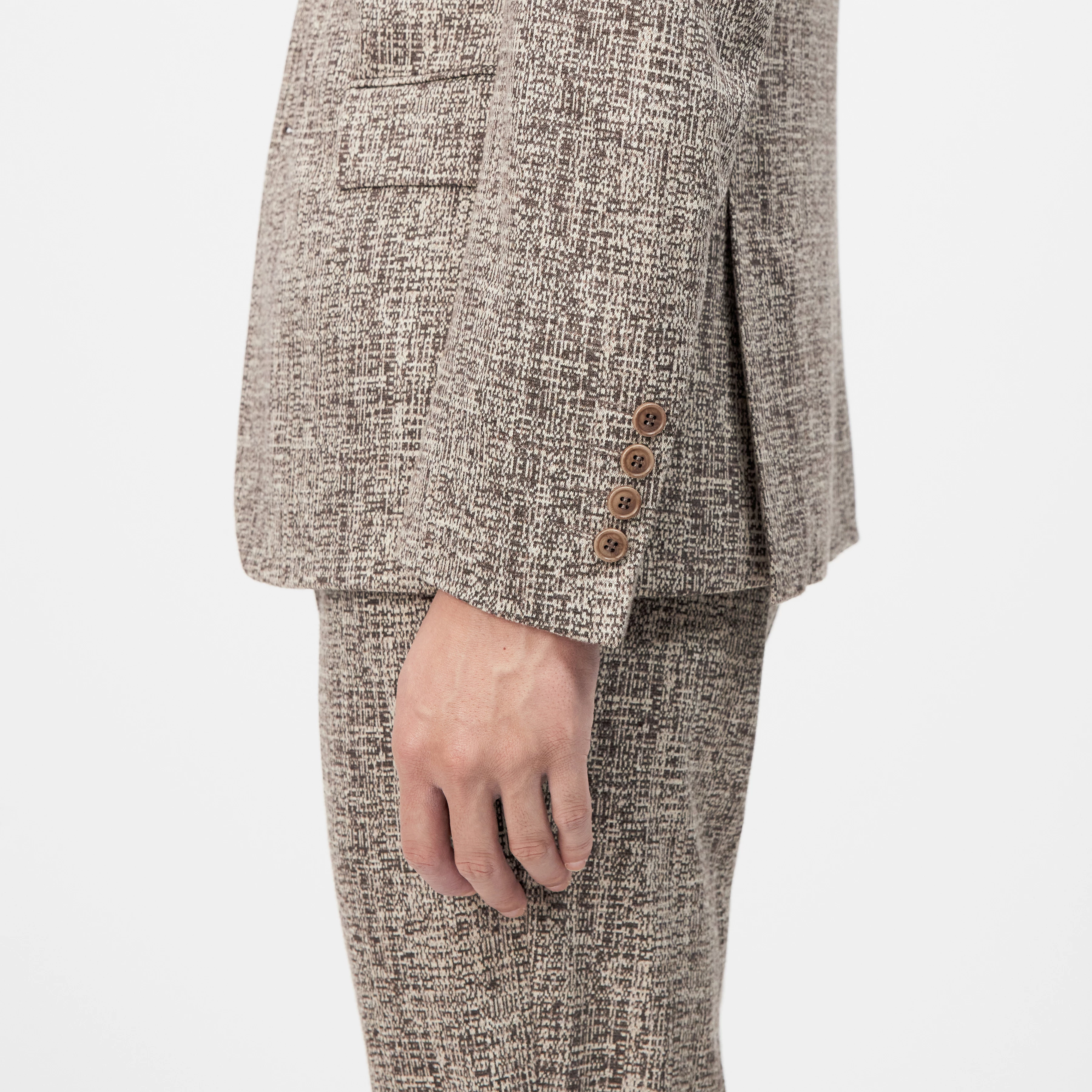 YAMES - Single-breasted jacket in viscose blend - men - brown - Detailansicht am Model