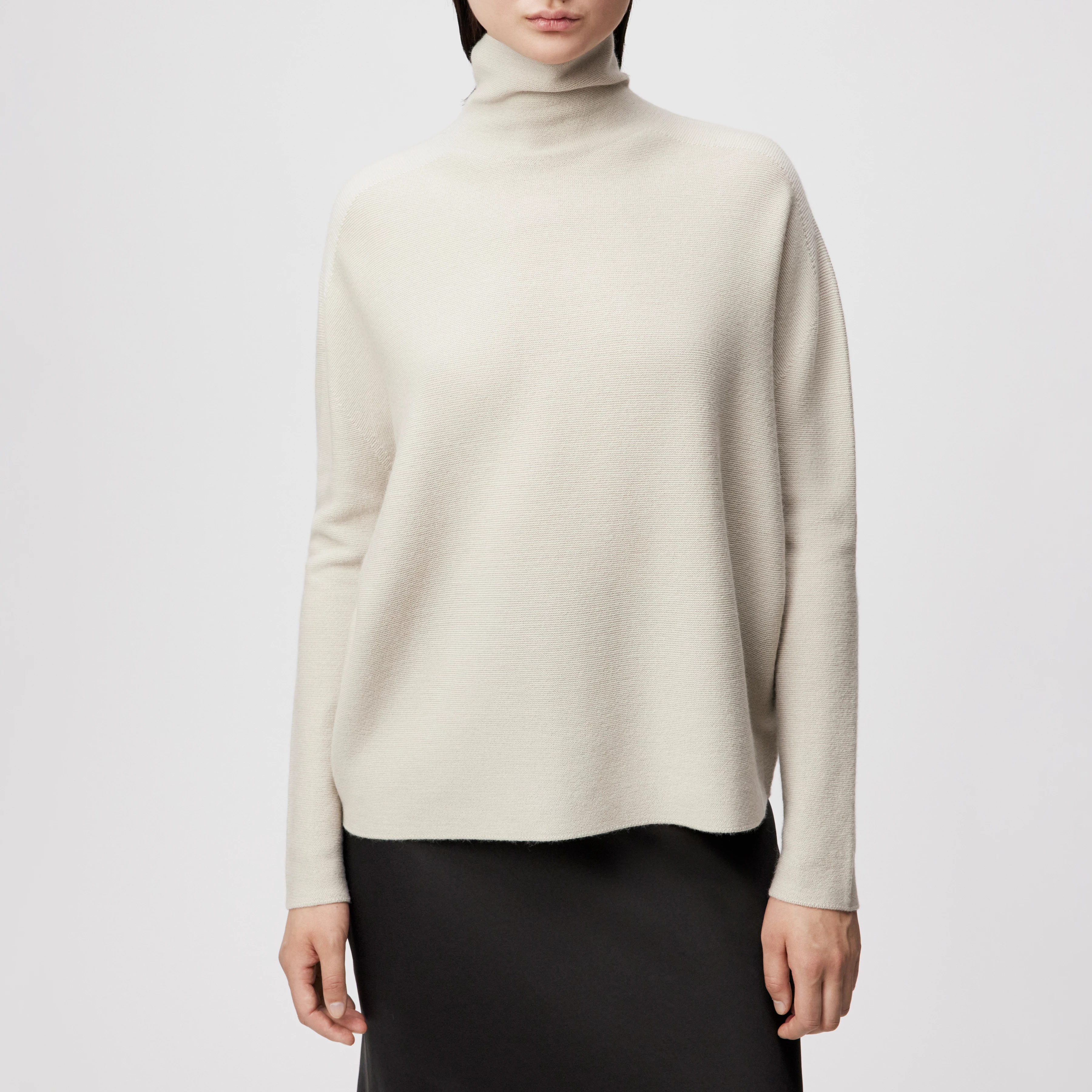 LIORA - Egg-shaped turtleneck jumper in 100% merino wool - women - beige - Frontansicht