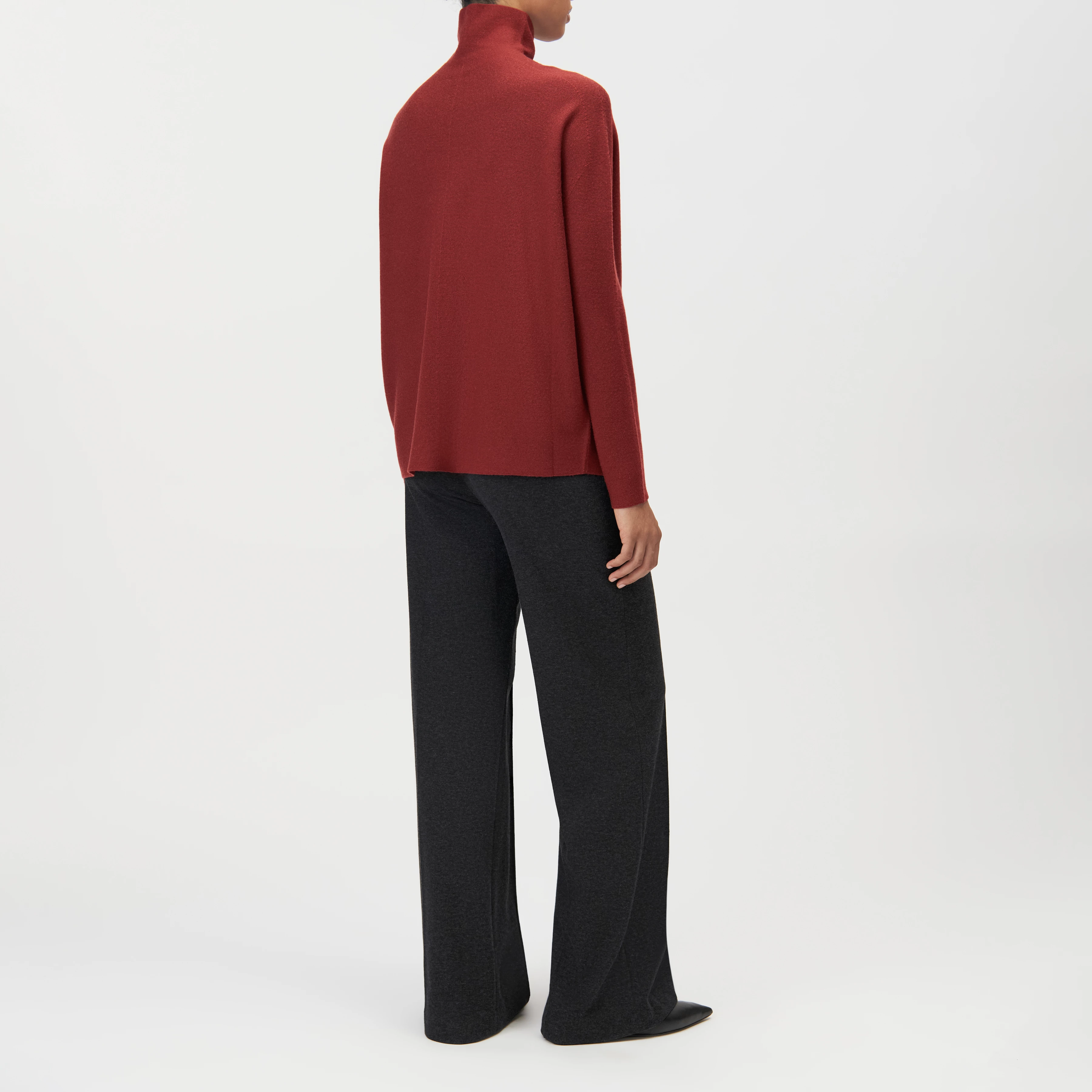 LIORA - Egg-shape turtleneck jumper in 100% merino wool - women - red - Rückansicht