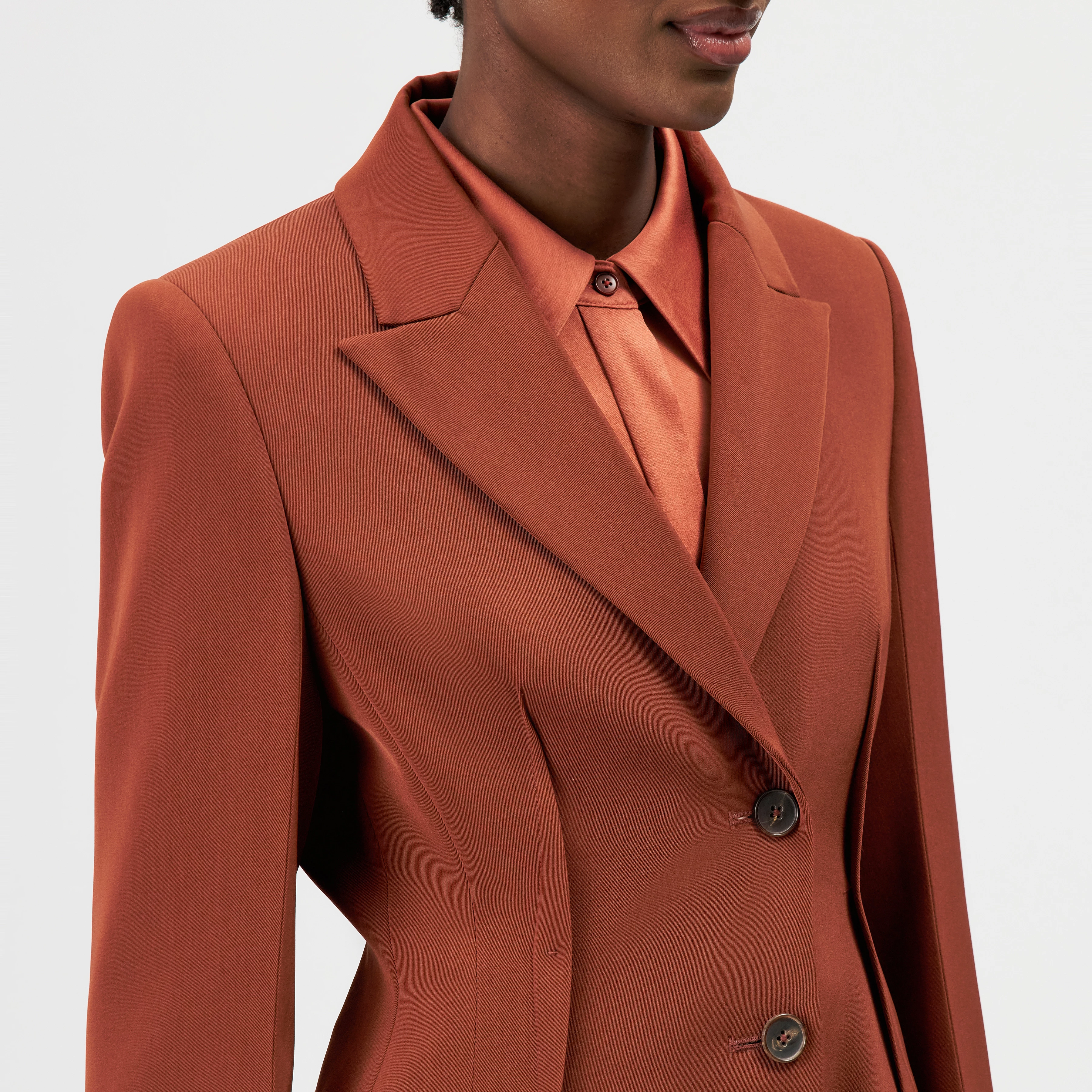 BROCKLEY - Blazer ajusté à un bouton en techno-twill - women - rouge - Detailansicht am Model
