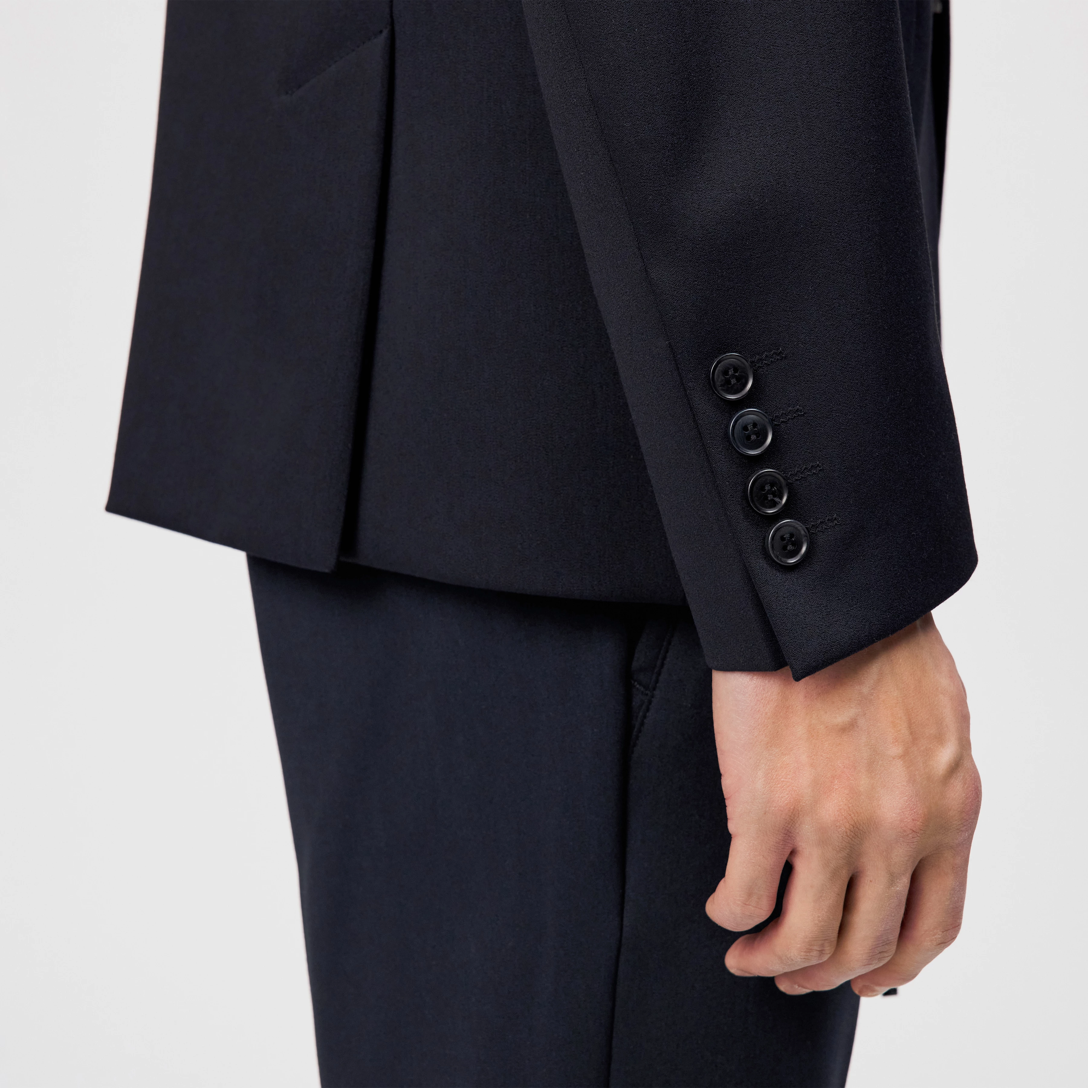 YAMES - Veste ajustée en tissu technique - men - bleu - Detailansicht am Model