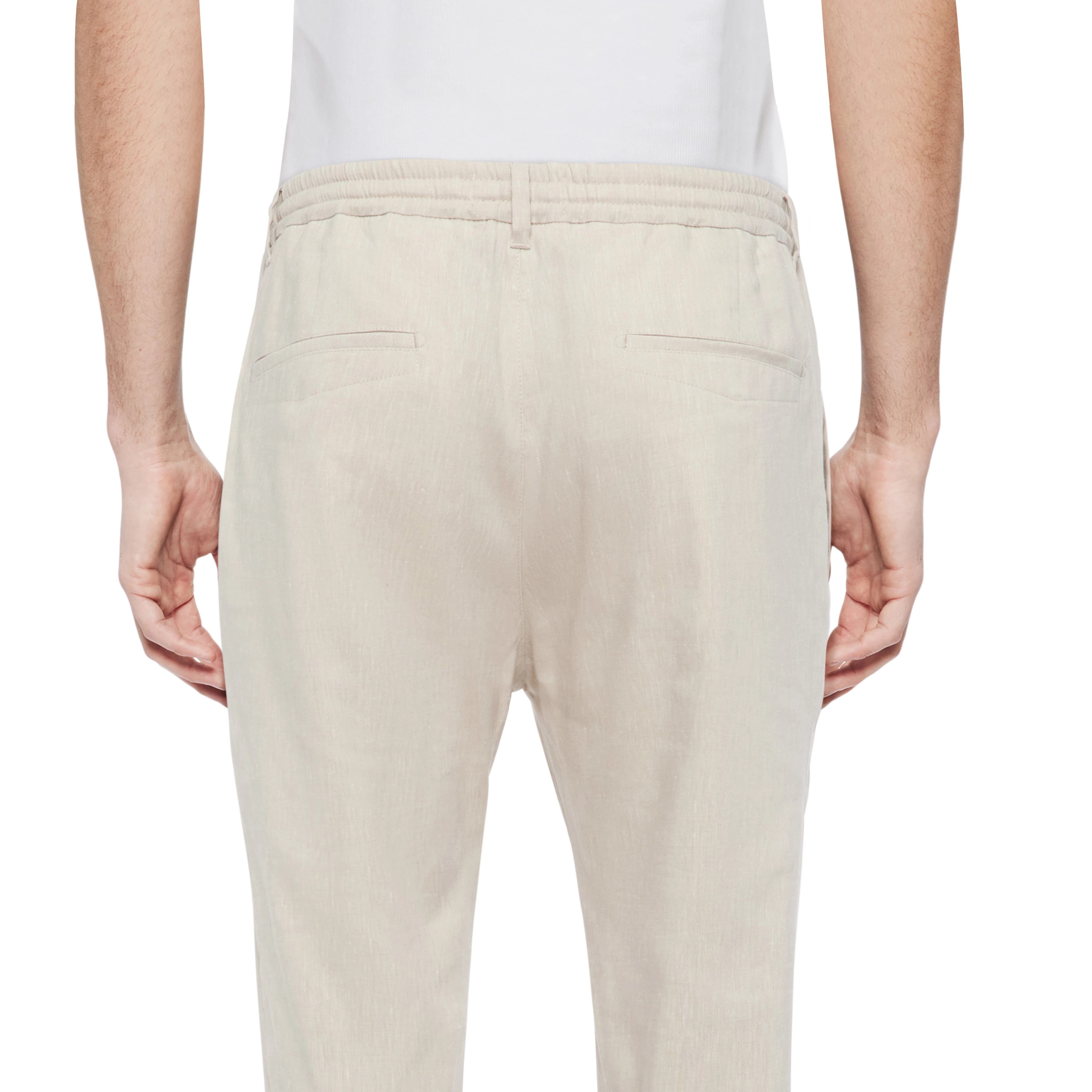 DEGER - Jogpants mit Tunnelzug in Leinen-Mix - Herren - beige - Detailansicht am Model