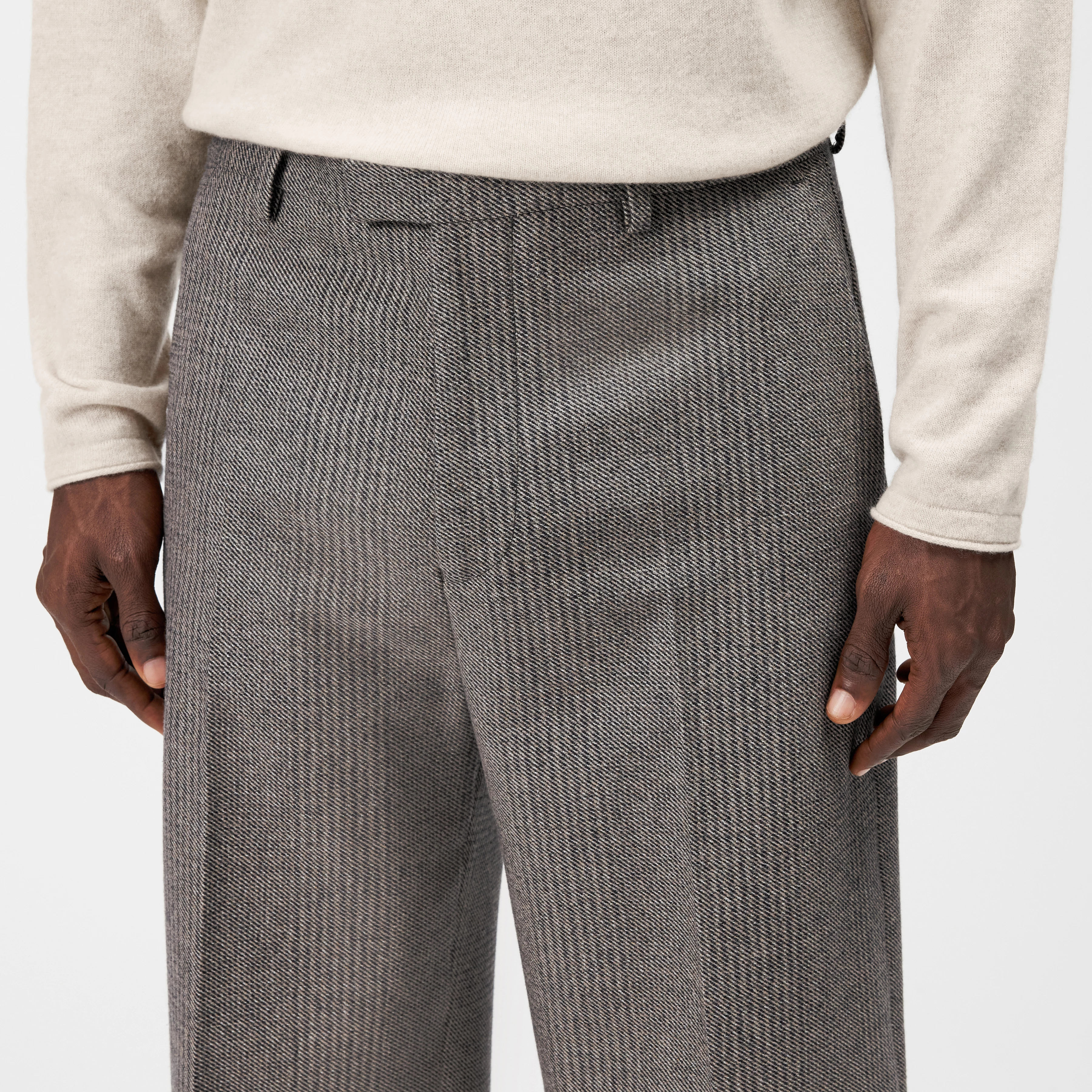 NODACO - Classic trousers in wool blend - men - brown - Detailansicht am Model
