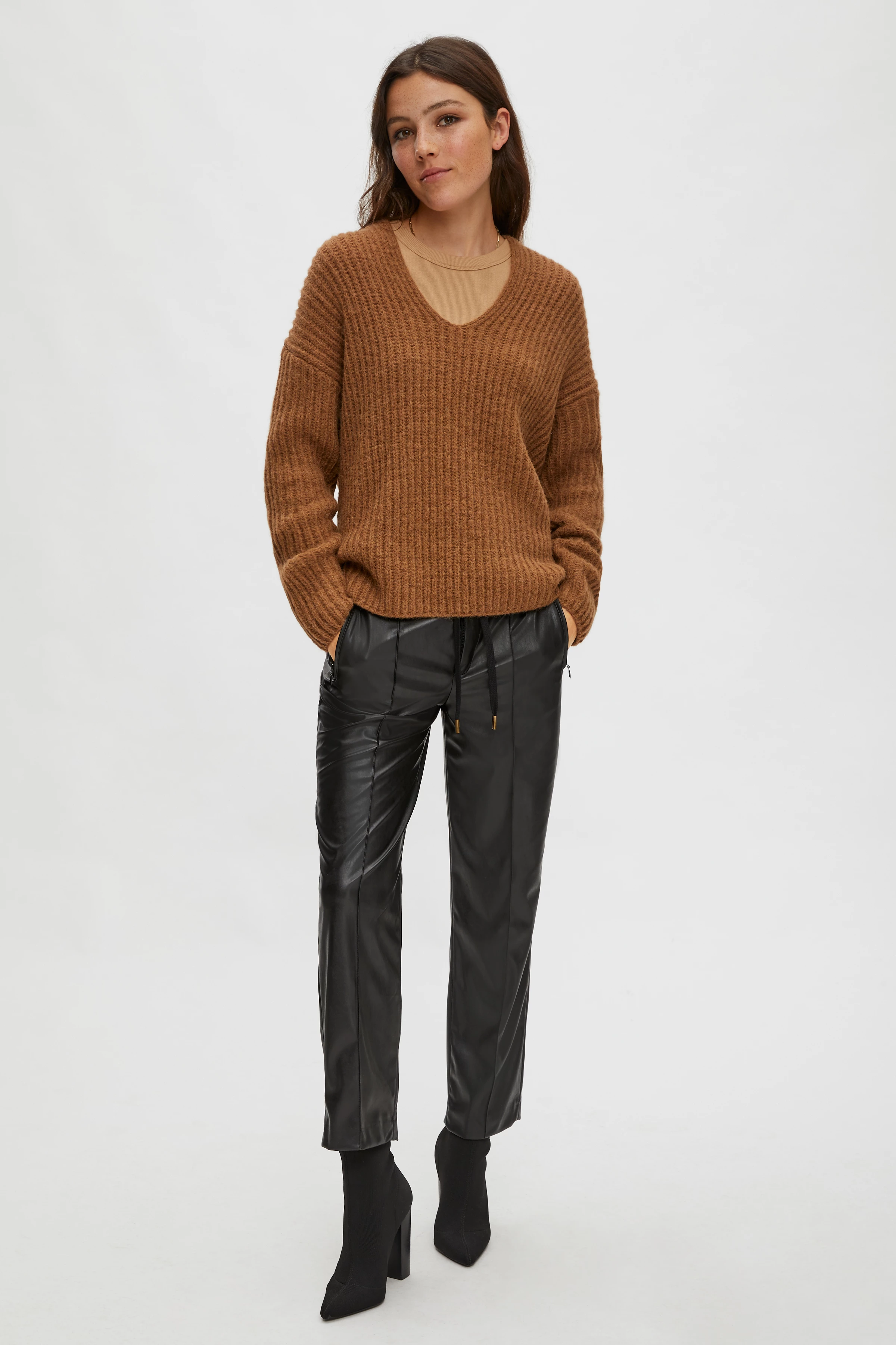 LINNAS - Strickpullover aus Alpaka-Woll-Mix - Damen - braun - Ganzkörper-Frontansicht