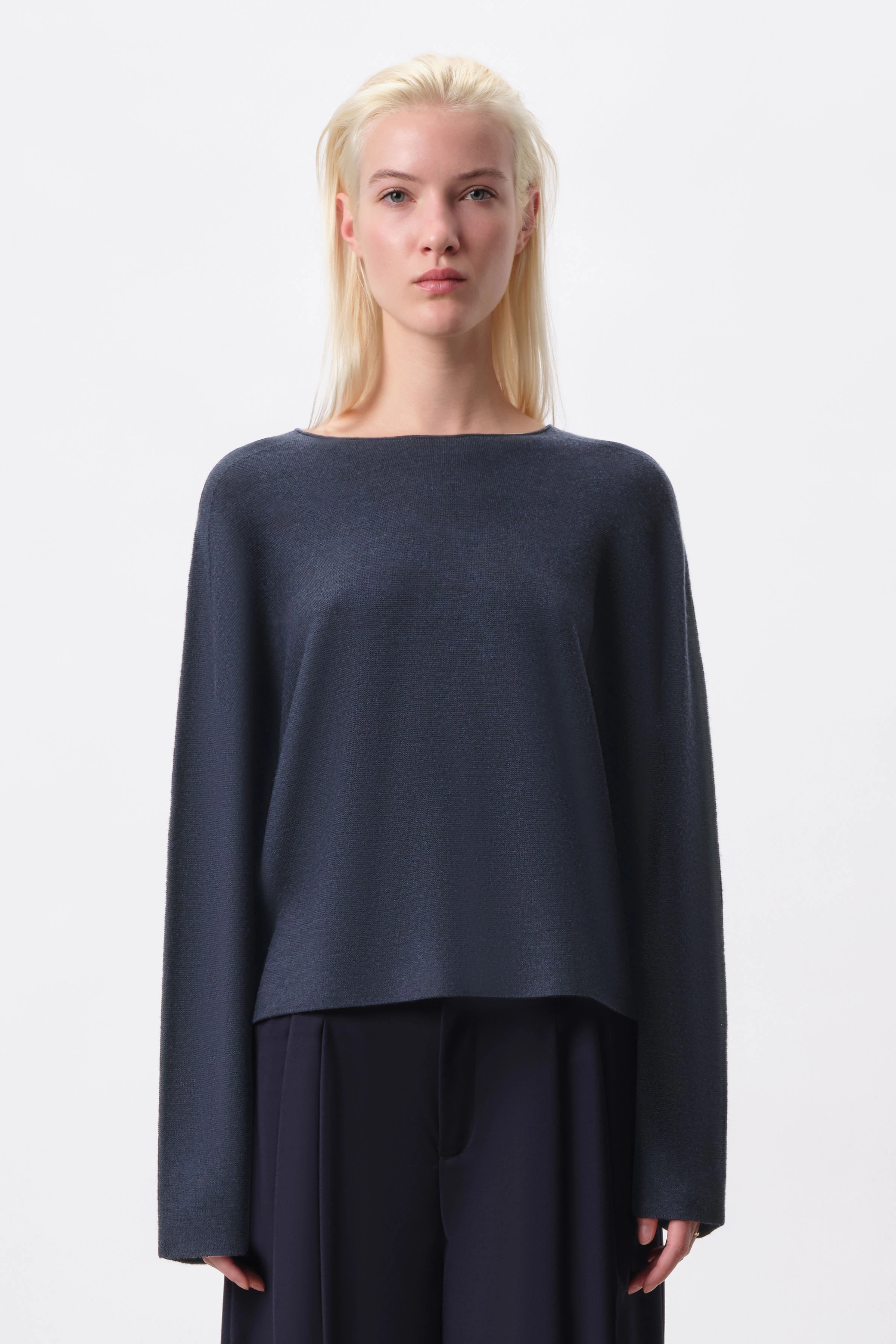 MEAMI - Cropped egg-shape jumper in merino wool - women - blue - Frontansicht