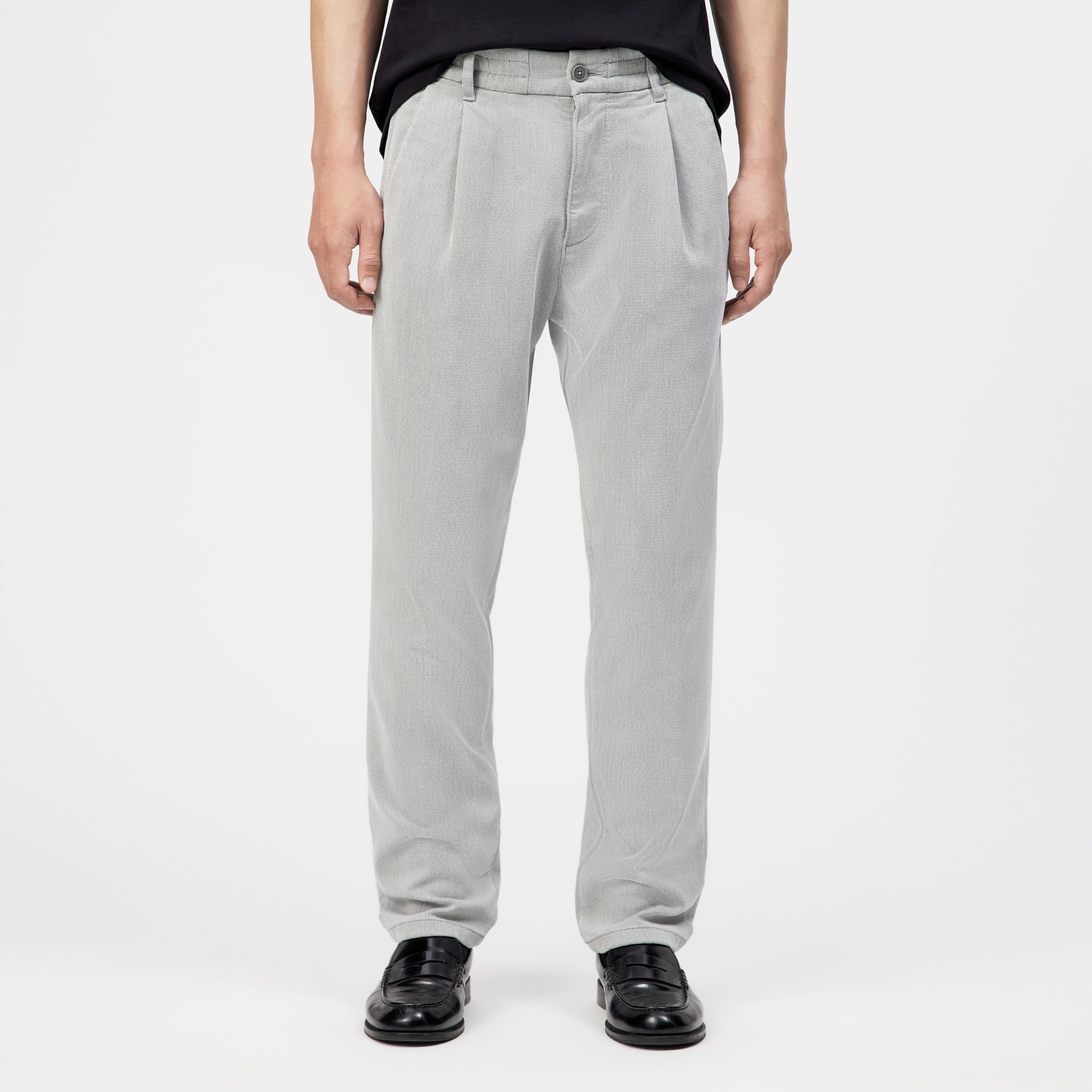 CHASY_RGLR - Casual trousers with pleats in a lyocell-cotton blend - men - off white - Frontansicht