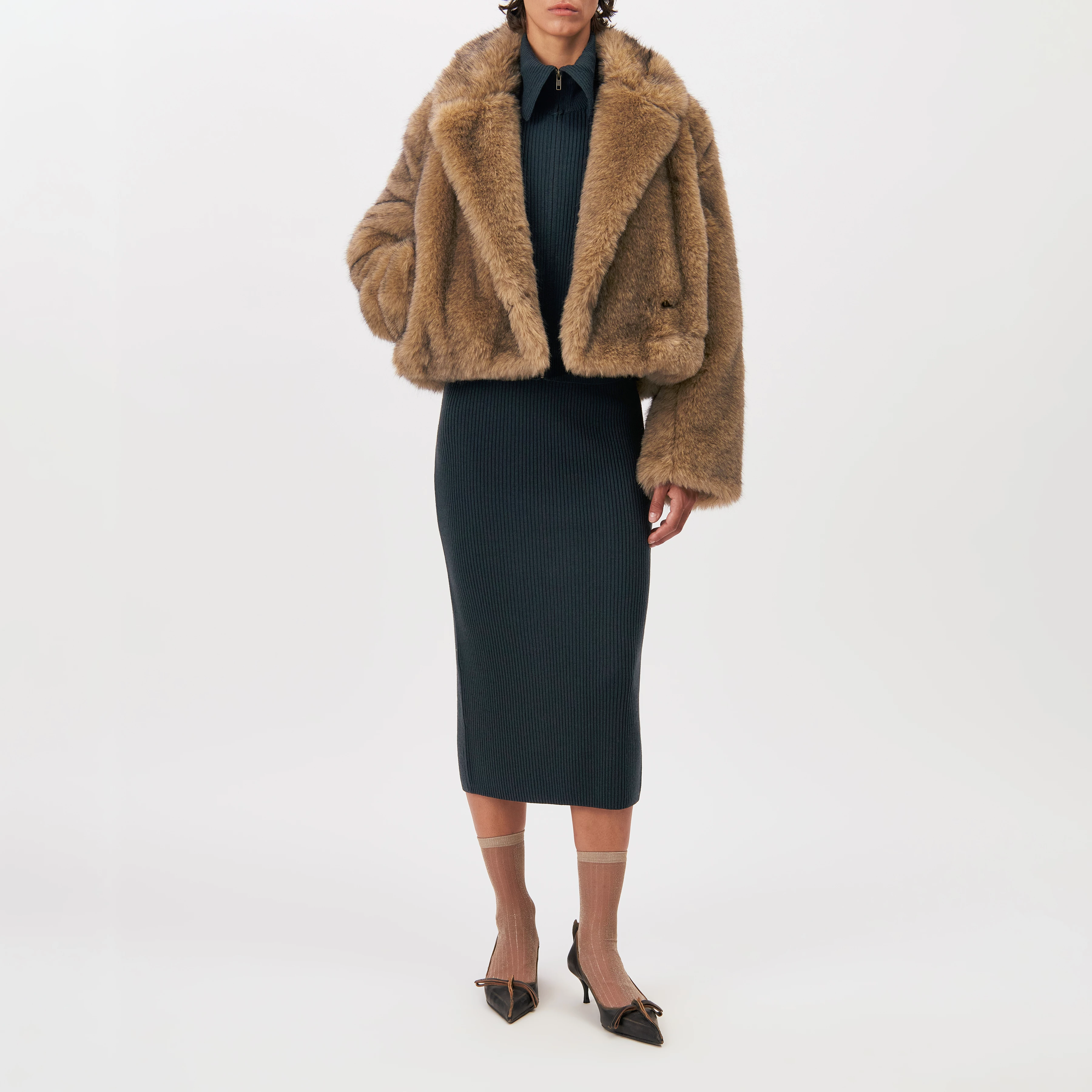 ADWELL - Short relaxed fit faux fur jacket - women - brown - Ganzkörper-Frontansicht