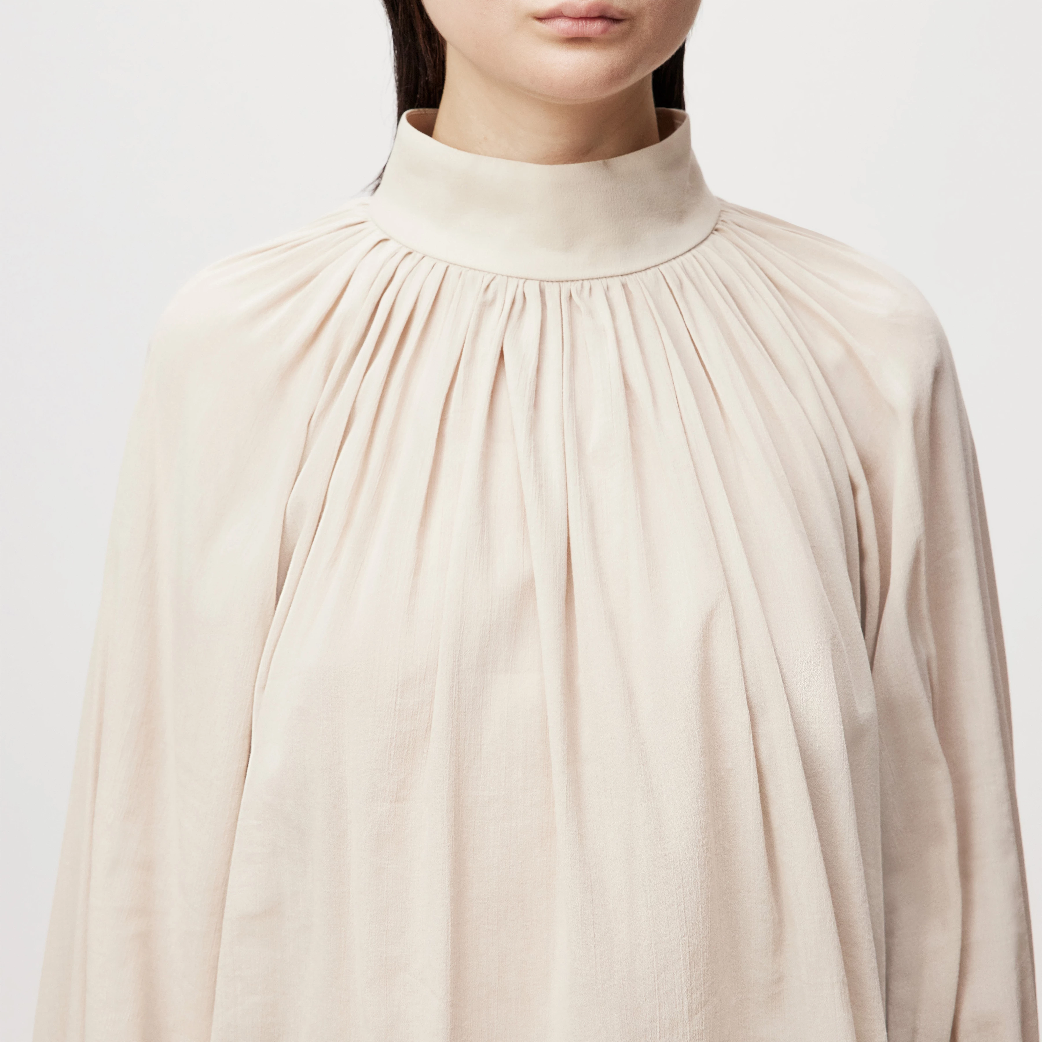 DUMONDA - Boho blouse in cotton viscose crepe - women - beige - Detailansicht am Model