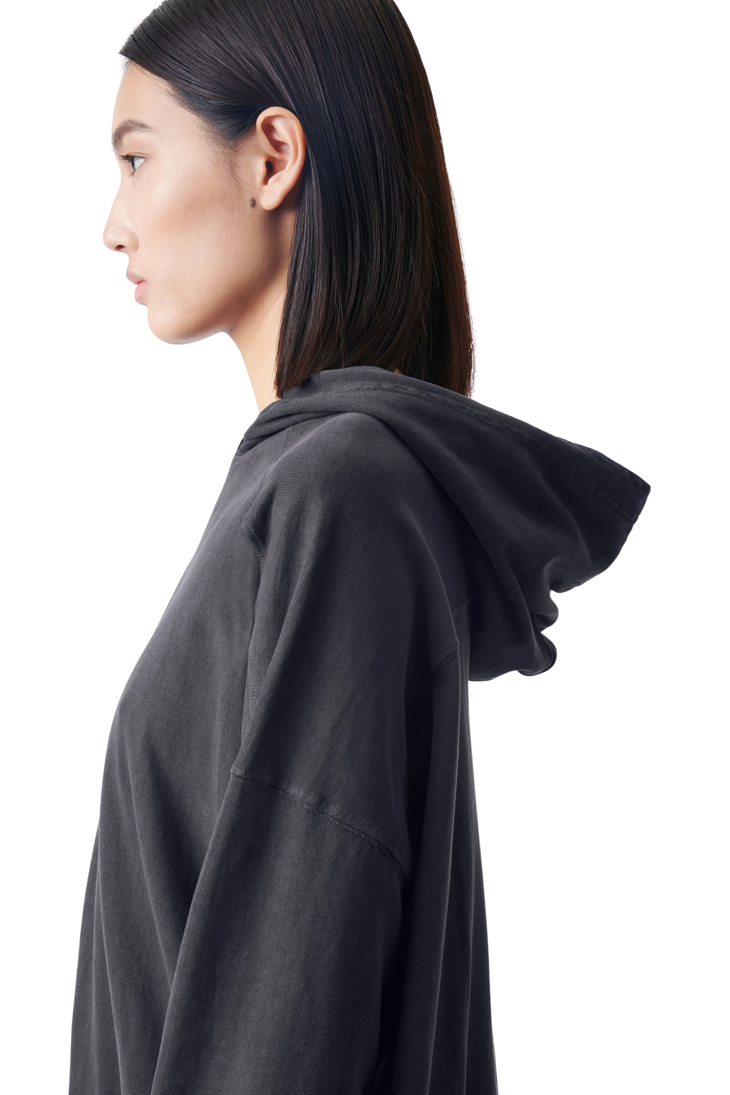 LILLEKA - Oversized Hoodie in Relaxed Fit in weichem Jersey - Damen - schwarz - Detailansicht am Model