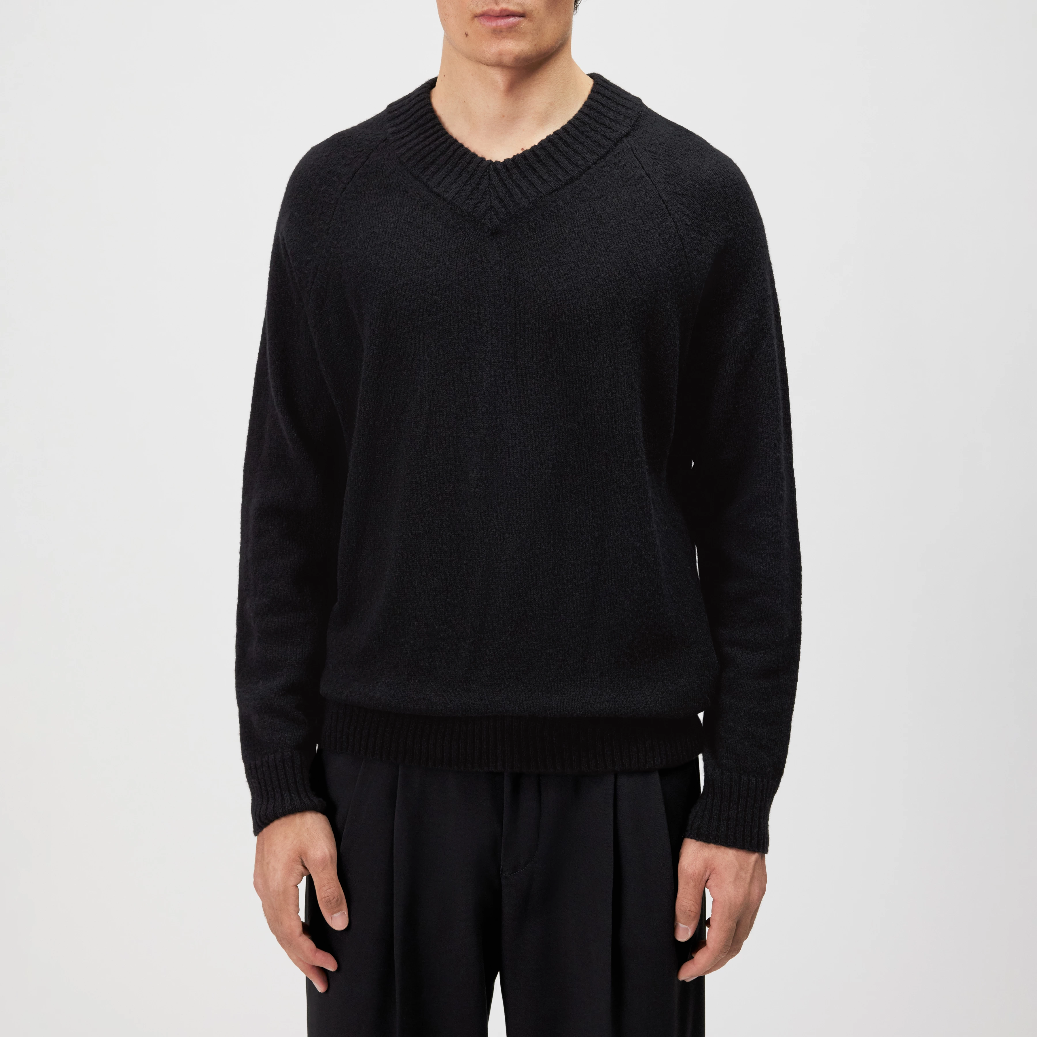 NUMIR - V-Neck Knitted Jumper in Wool Blend - men - black - Frontansicht