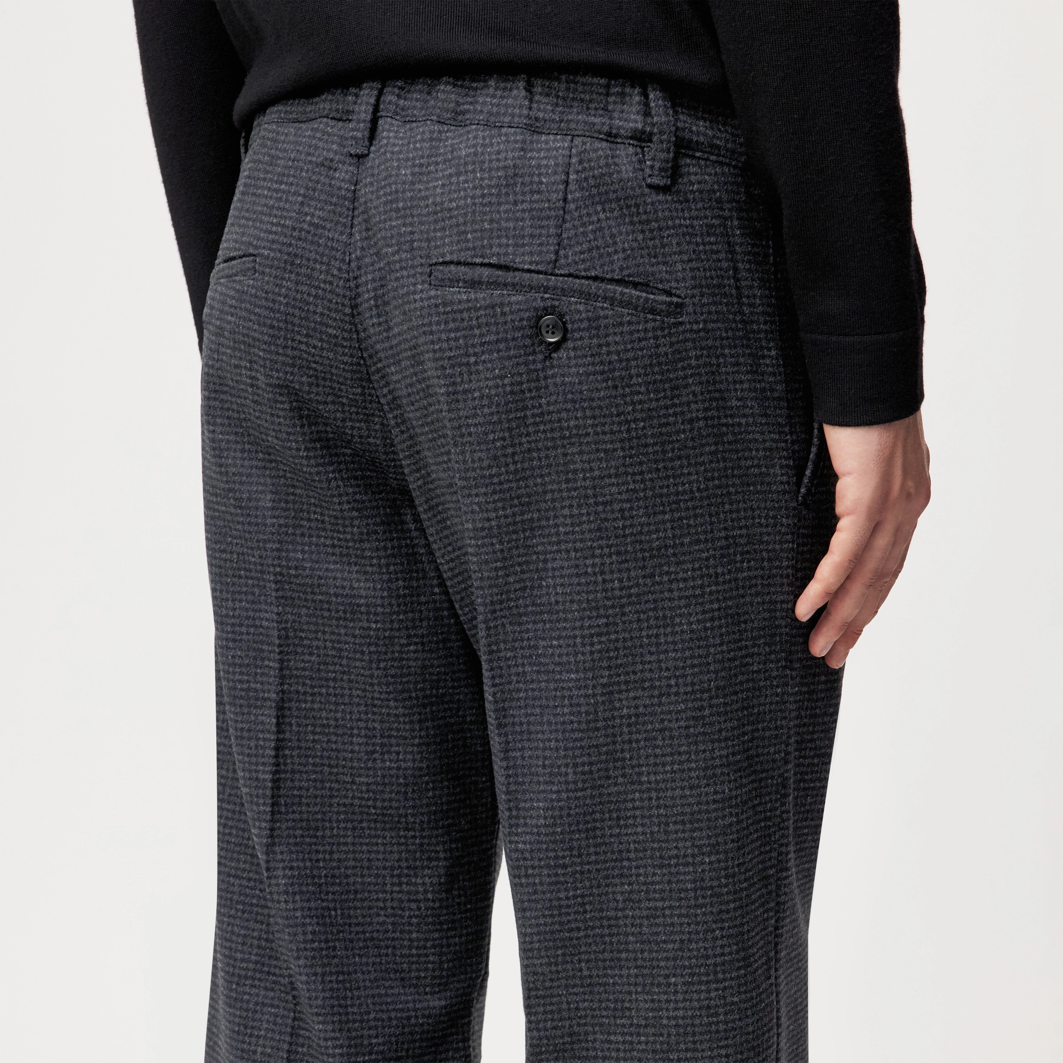 WYDER_SN - Weite Hose in Hahnentritt-Dessin - Herren - grau - Detailansicht am Model