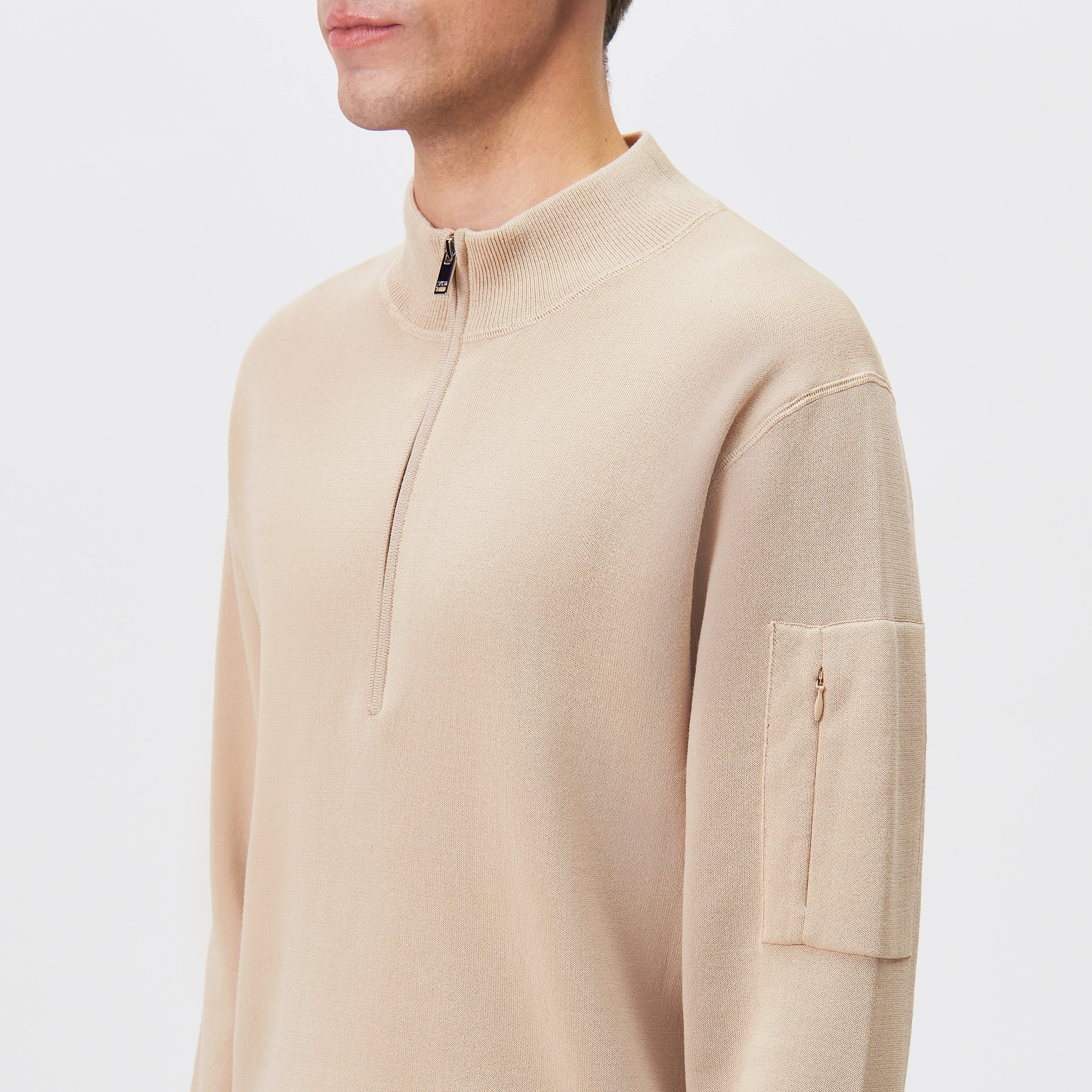 TARVIK - Half-zip jumper with stand collar in pure wool - men - beige - Detailansicht am Model