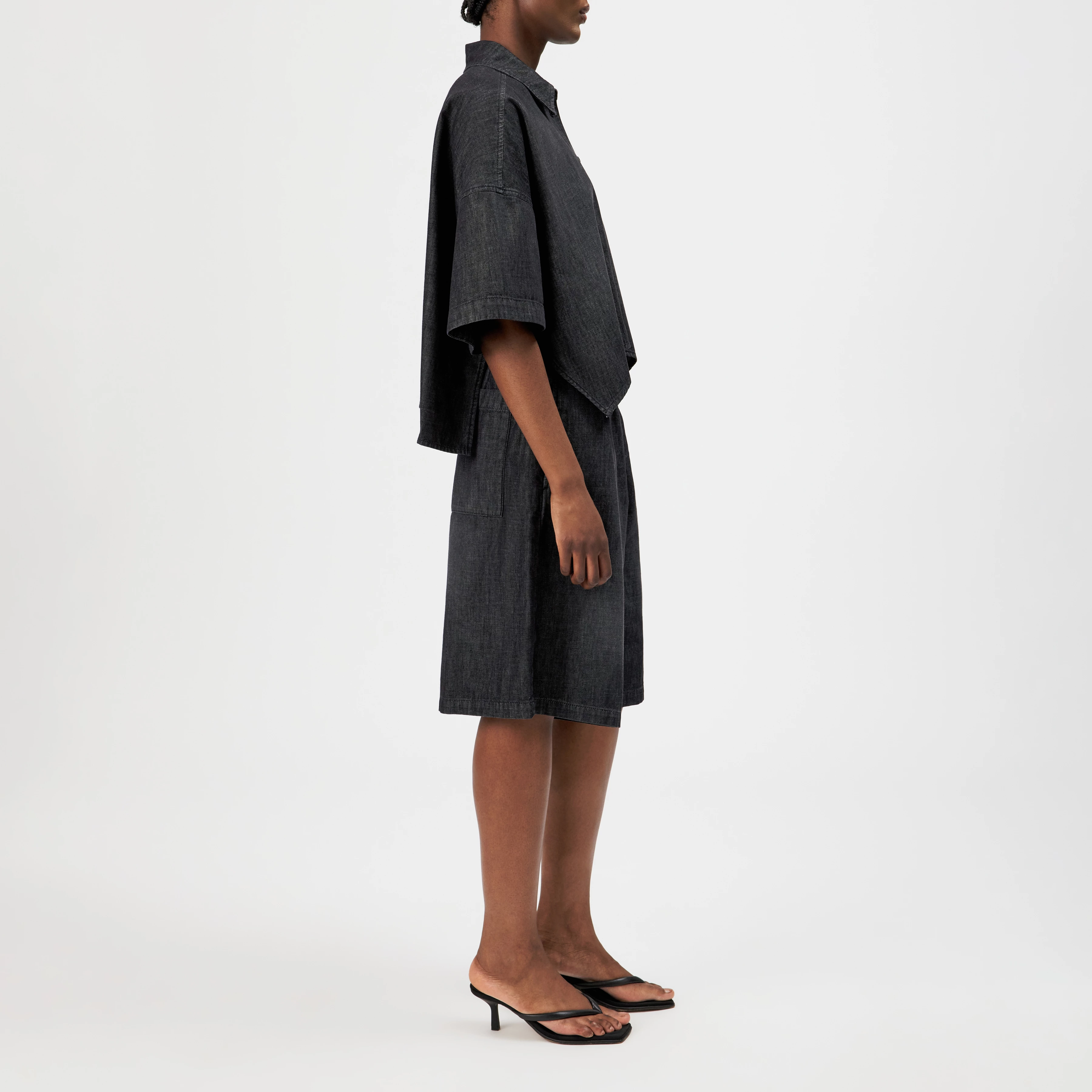 SERITH - Boxy shirt blouse in black denim - women - grey - Seitenansicht