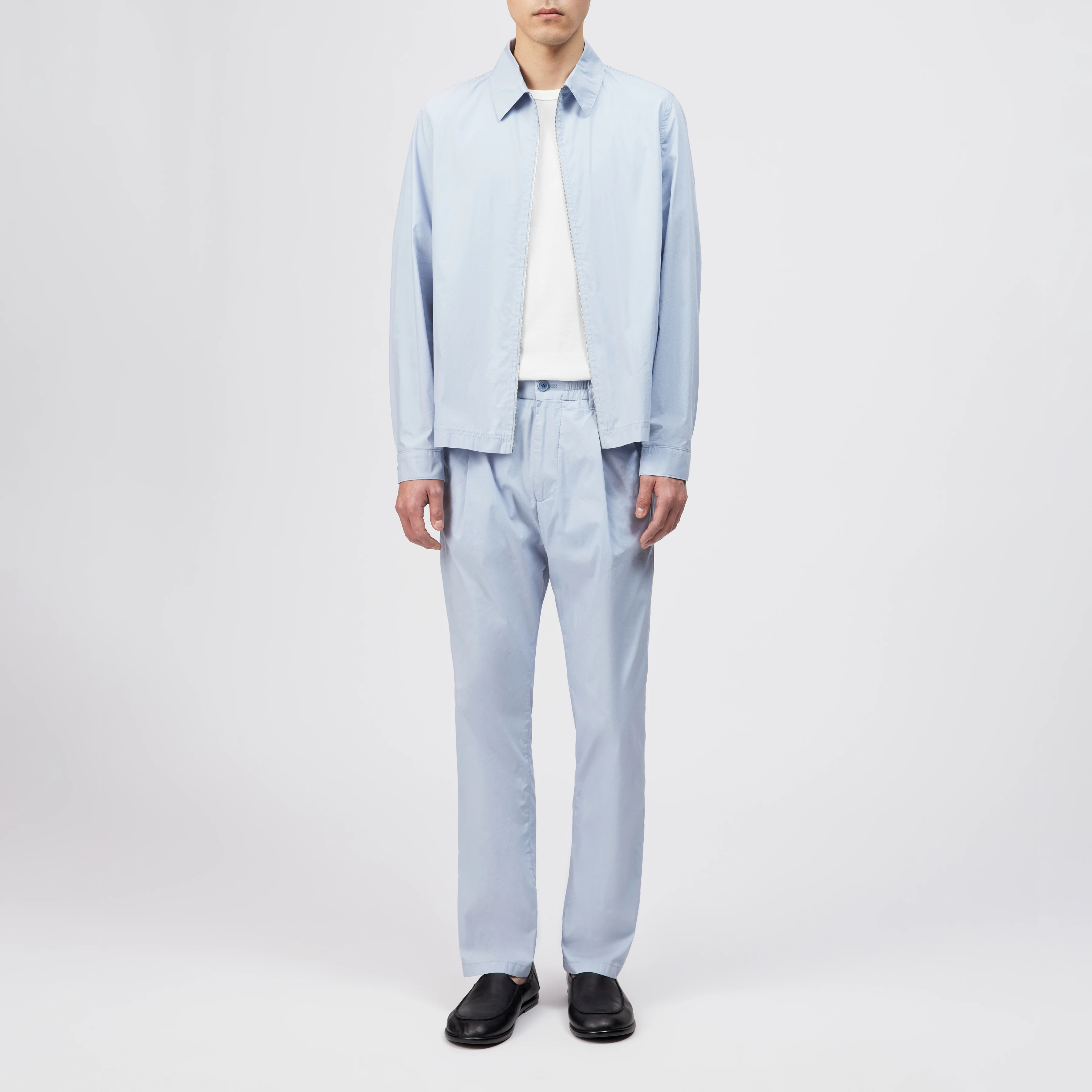 CHASY_RGLR - Casual Hose in Baumwoll-Mix mit Crinkle Look - Herren - blau - Ganzkörper-Frontansicht