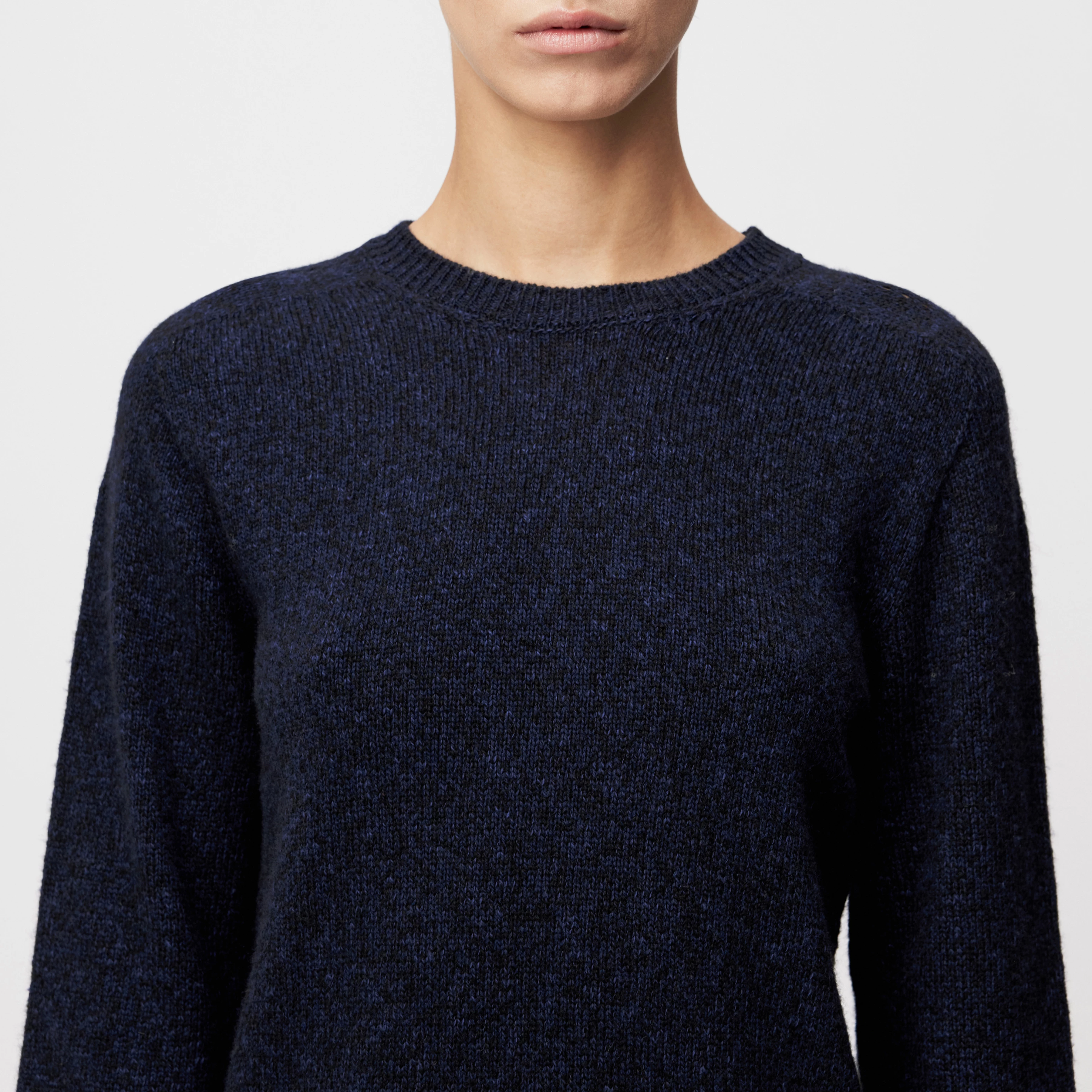 FIDA - Trui van wol-katoenmix - dames - blauw - Detailansicht am Model