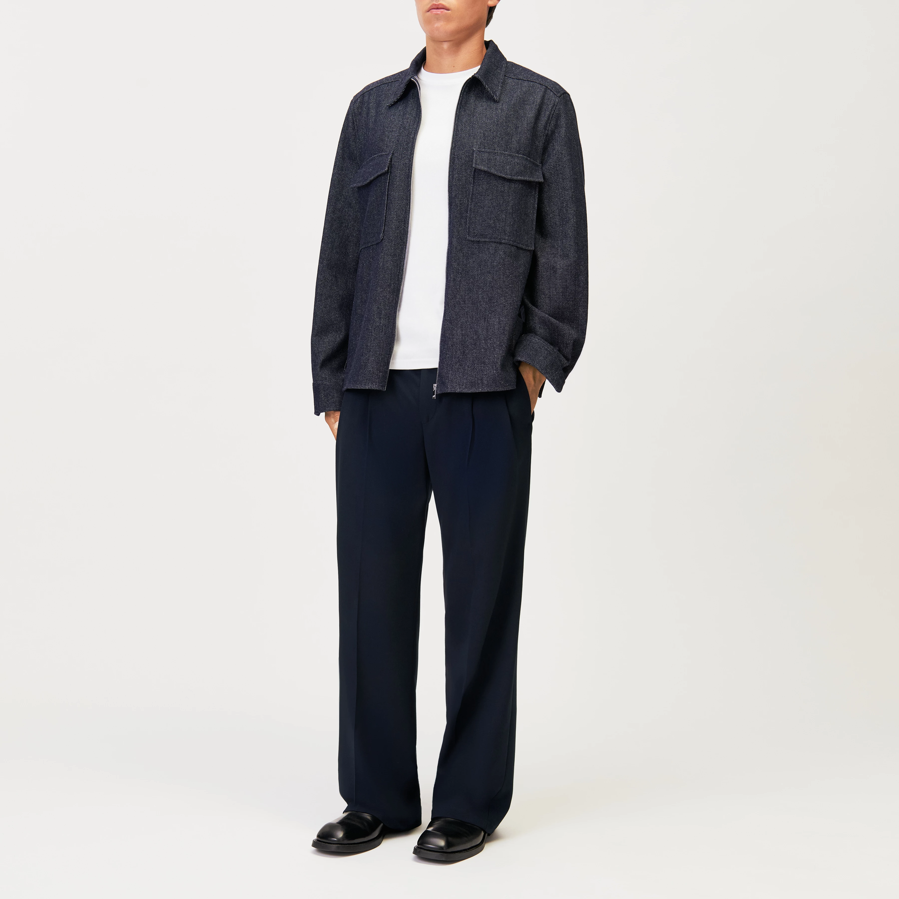 GUNRAY_Z - Relaxed Fit Overshirt in Wool-Cotton Blend - men - blue - Ganzkörper-Frontansicht