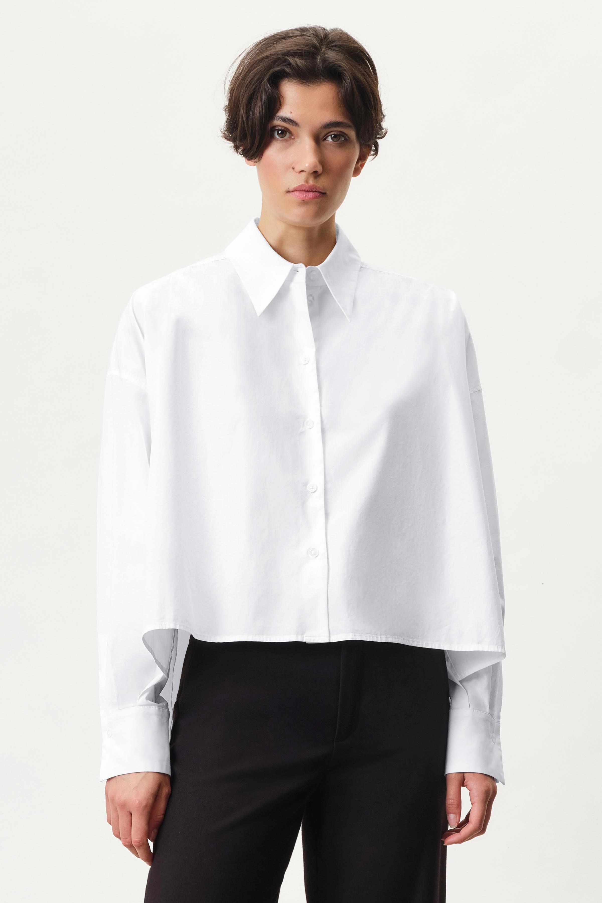 FLANNA - Oversize-Hemdbluse mit tiefer Rückenpasse in Popelin - Damen - weiß - Frontansicht