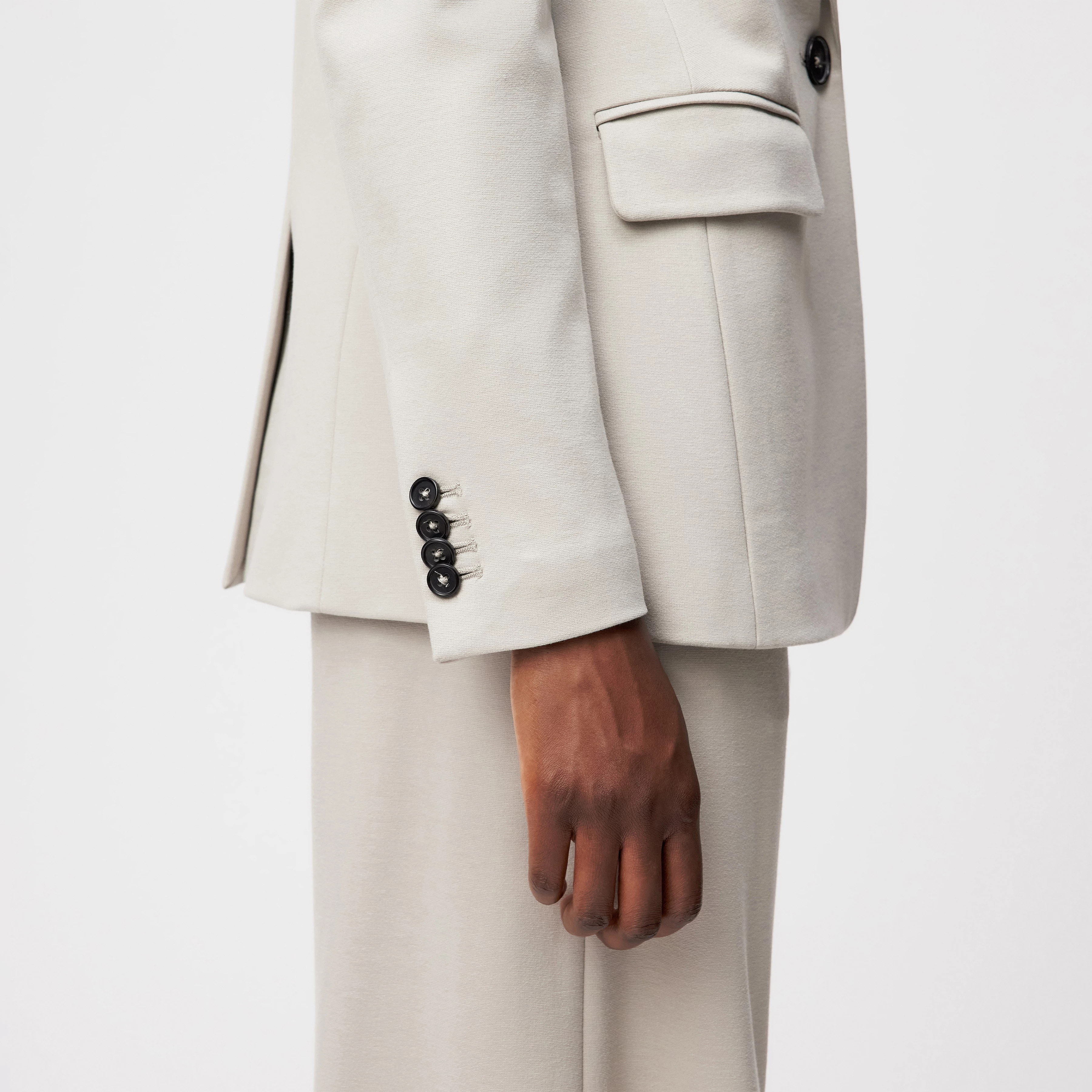 ATLIN_2 - Single-button blazer in jersey - women - beige - Detailansicht am Model