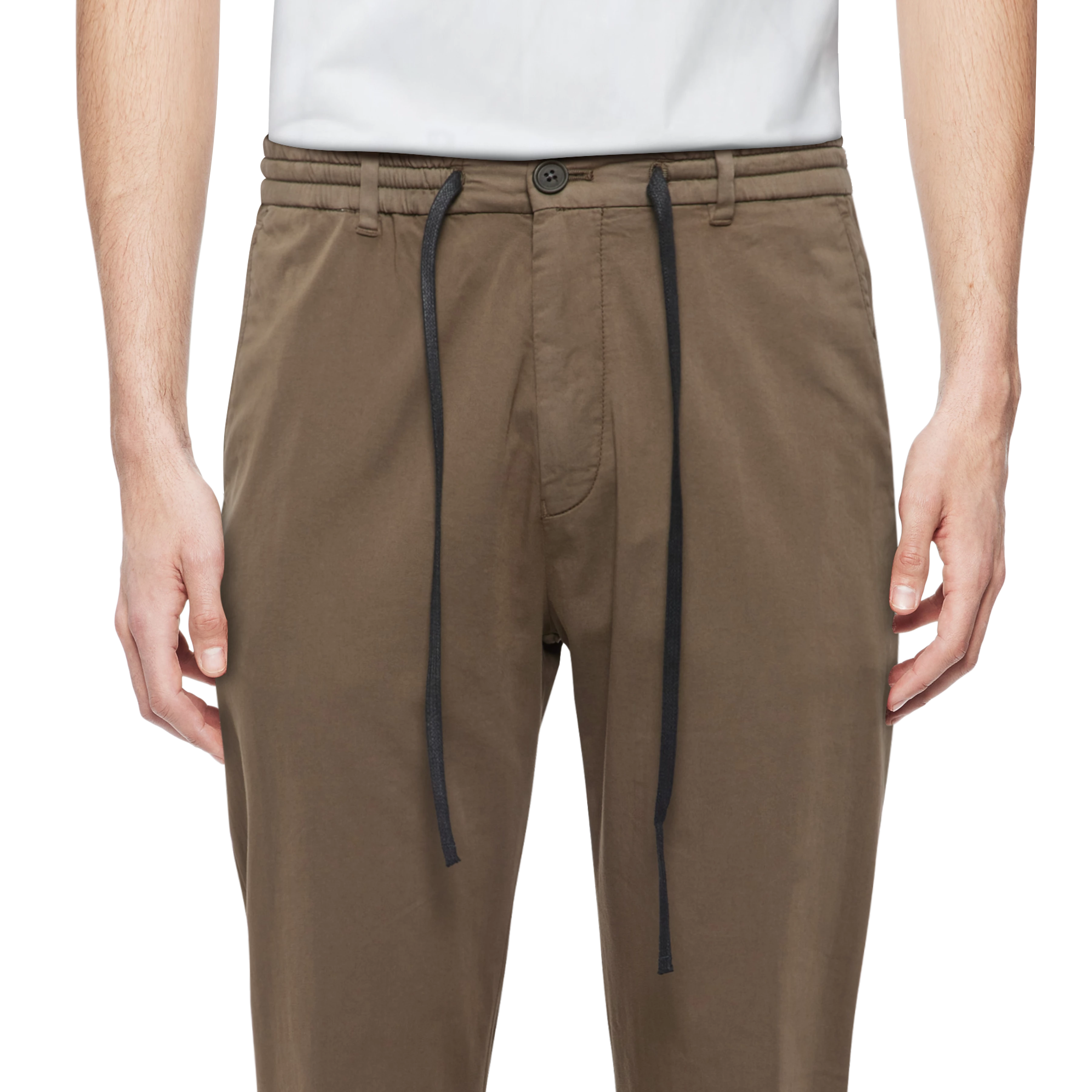 DEGER - Jogpants avec cordon de serrage en satin - men - vert - Detailansicht am Model
