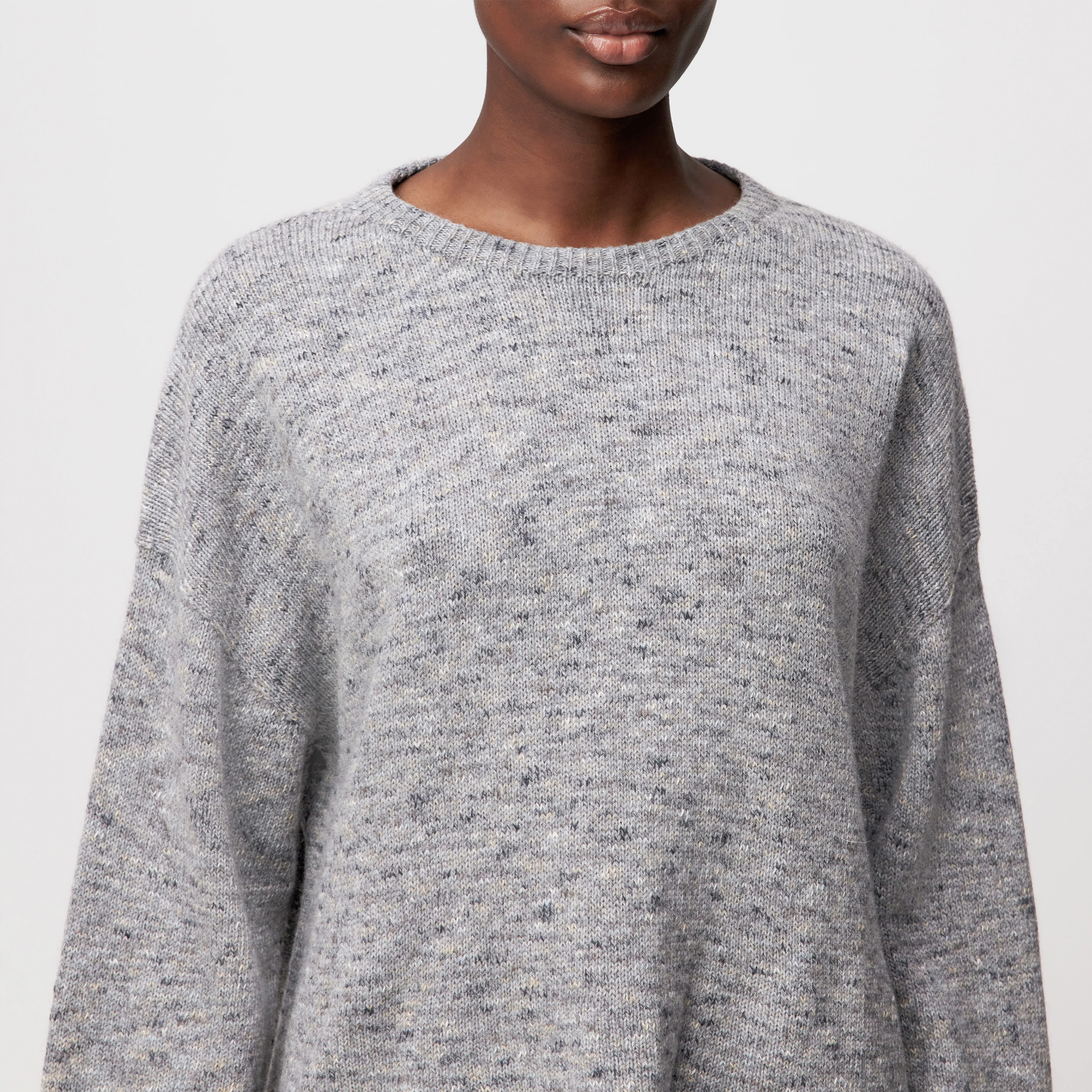 IMENY - Short sweater in wool-cotton blend - women - grey - Detailansicht am Model