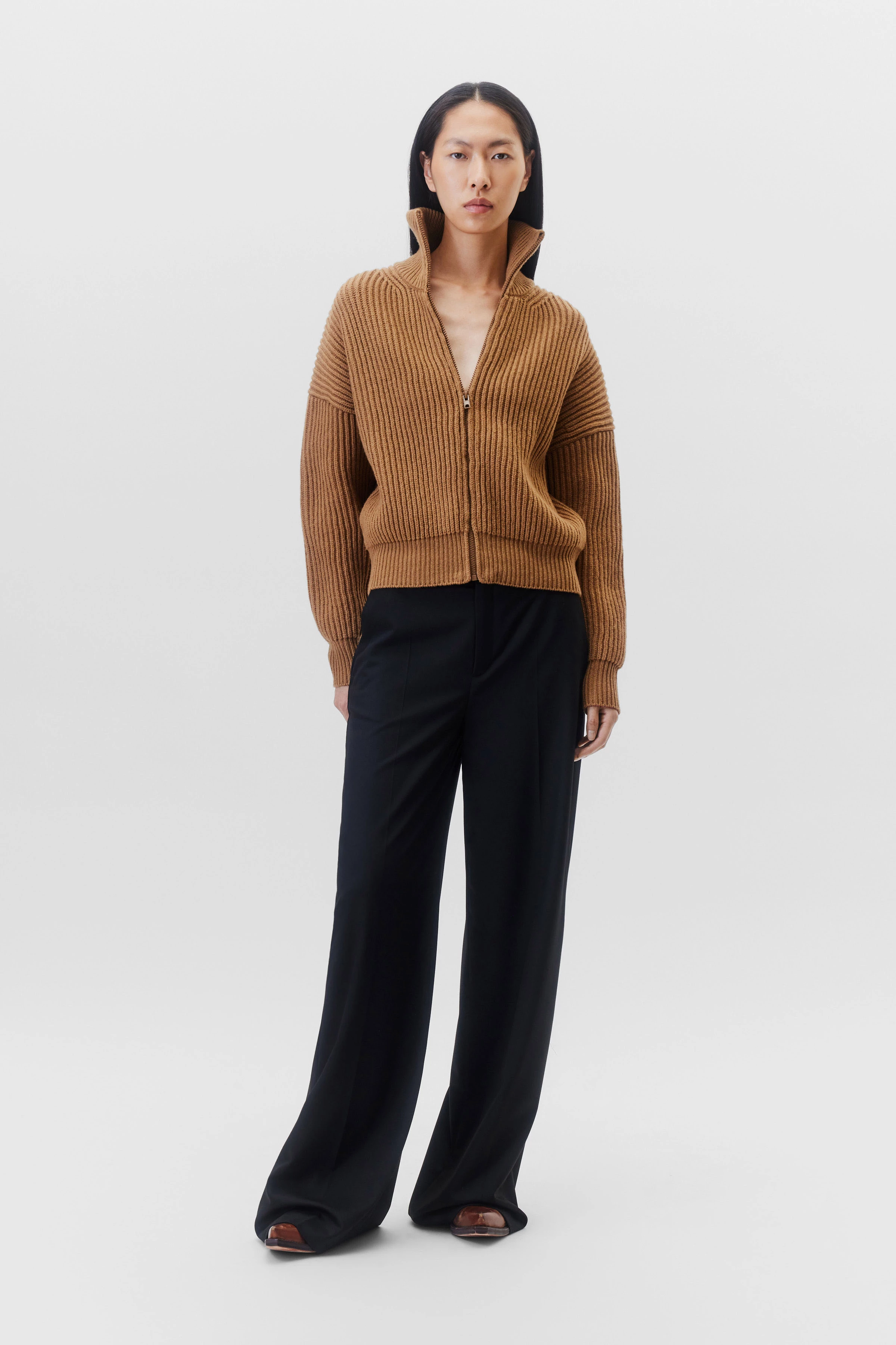 WILMI - Strickjacke in Schurwolle - Damen - braun - Ganzkörper-Frontansicht