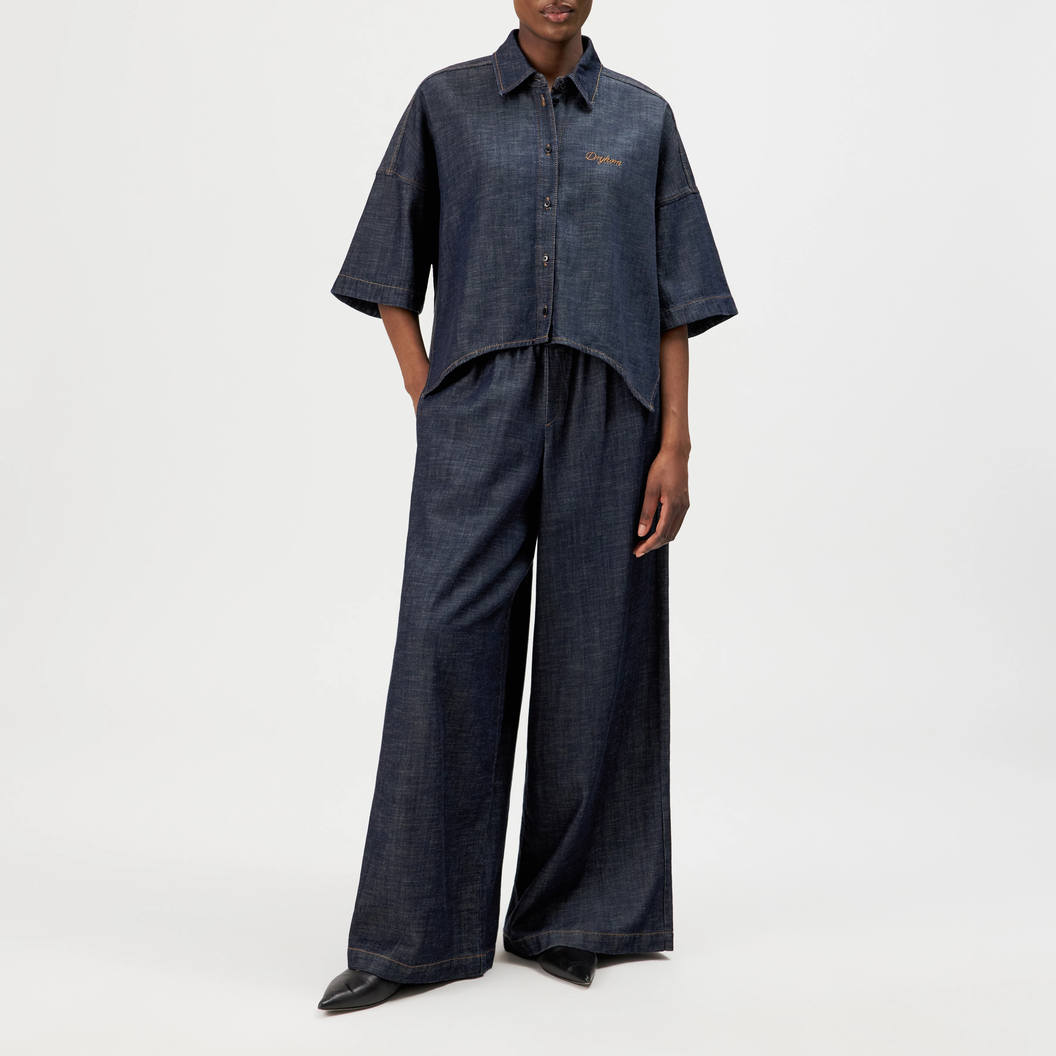 SERITH - Boxy shirt blouse in denim look - women - blue - Ganzkörper-Frontansicht
