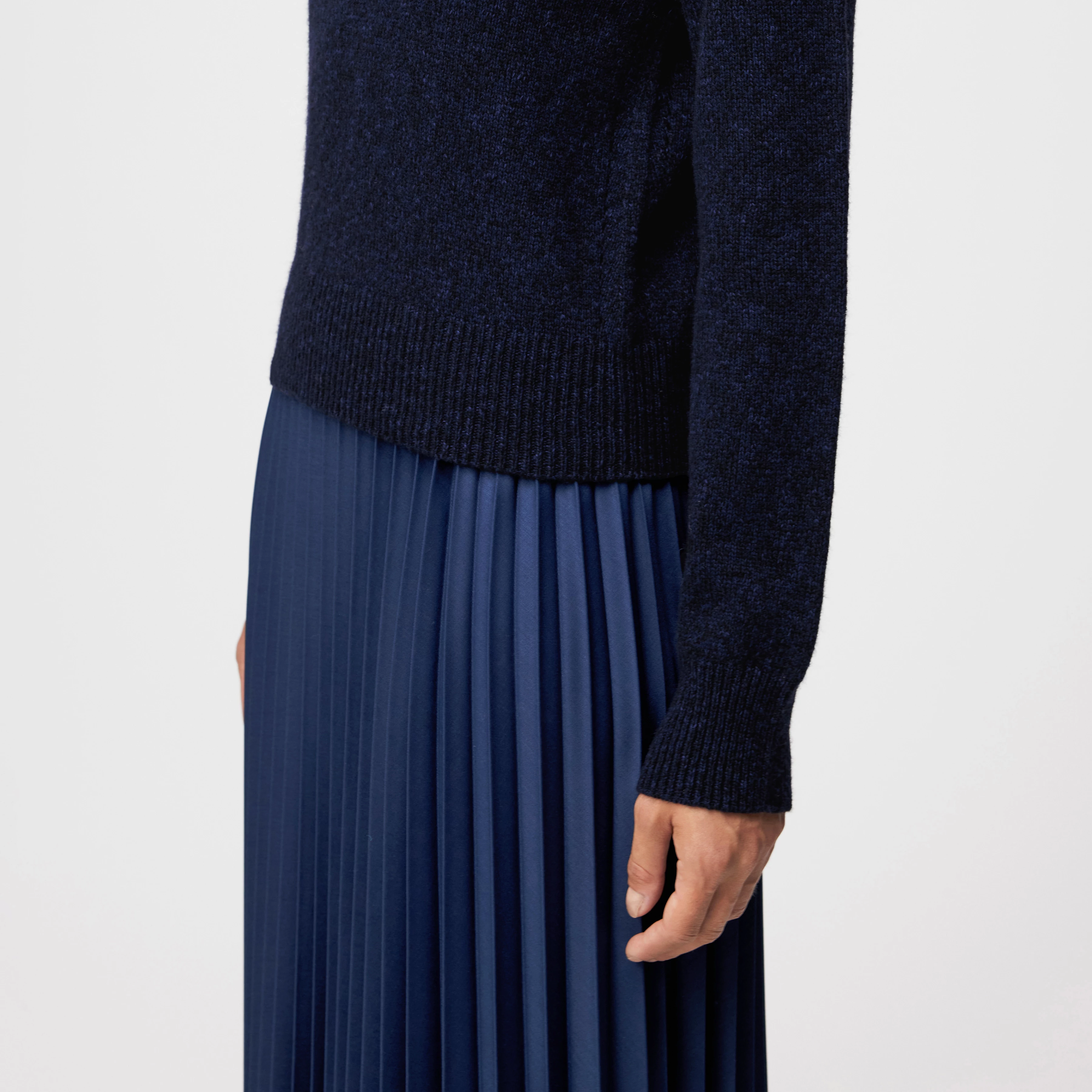 FIDA - Trui van wol-katoenmix - dames - blauw - Detailansicht am Model