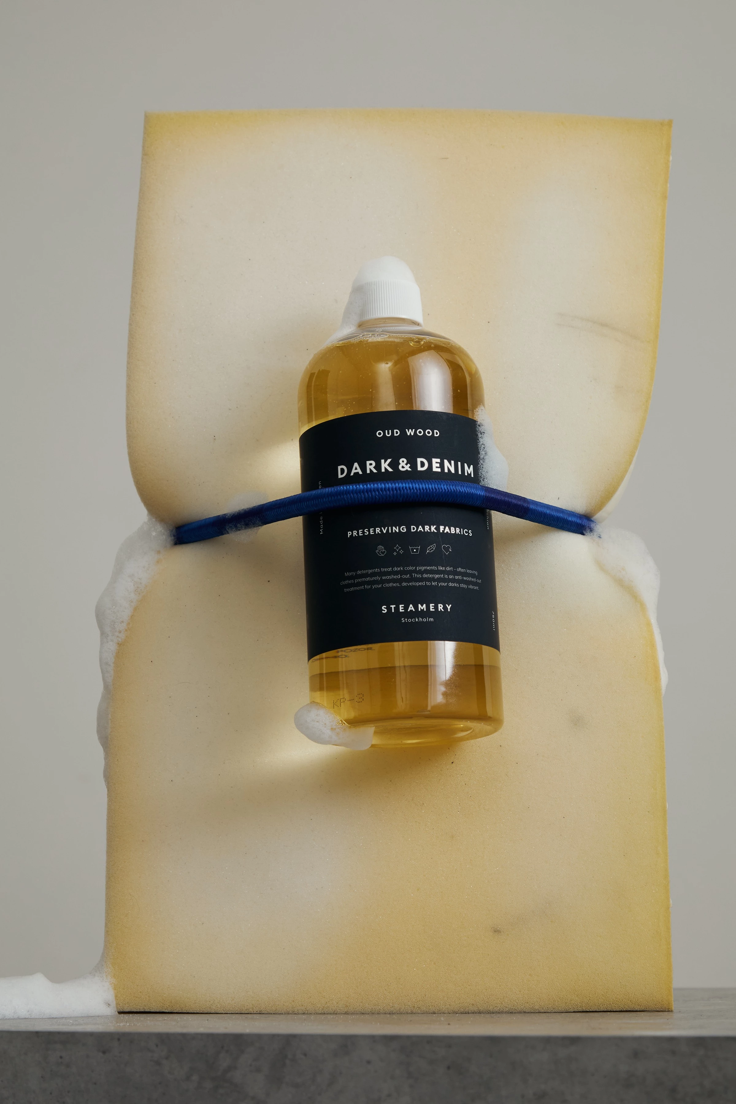 DARK AND DENIM LAUNDRY DETERGENT - Dark & Denim Wash from Steamery - unisex - Natural Aluminium - Ganzkörper-Frontansicht