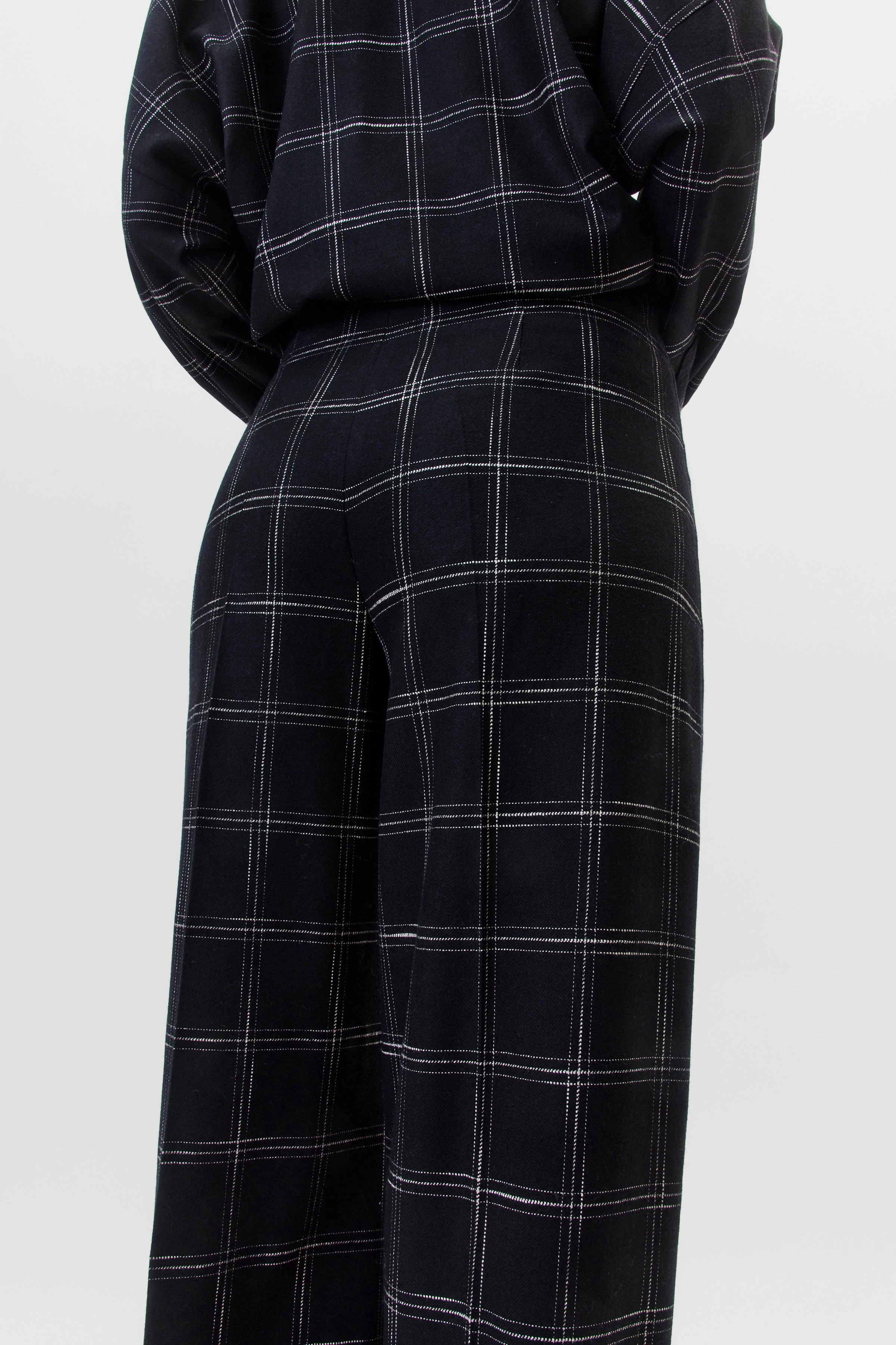 BEFORE - flannel marlene trousers - women - black - Seitenansicht