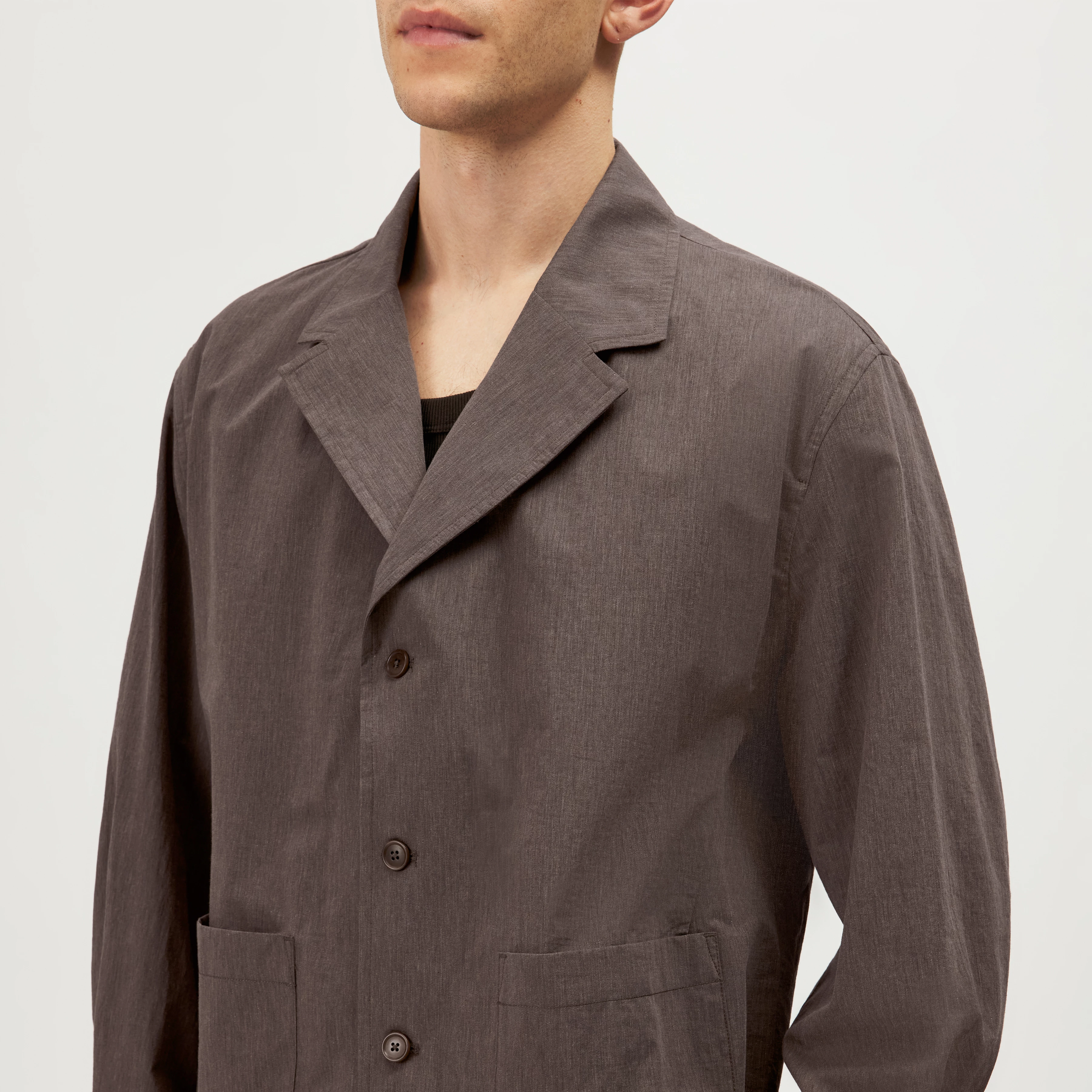 JASHI - Relaxed cotton blazer - men - brown - Detailansicht am Model