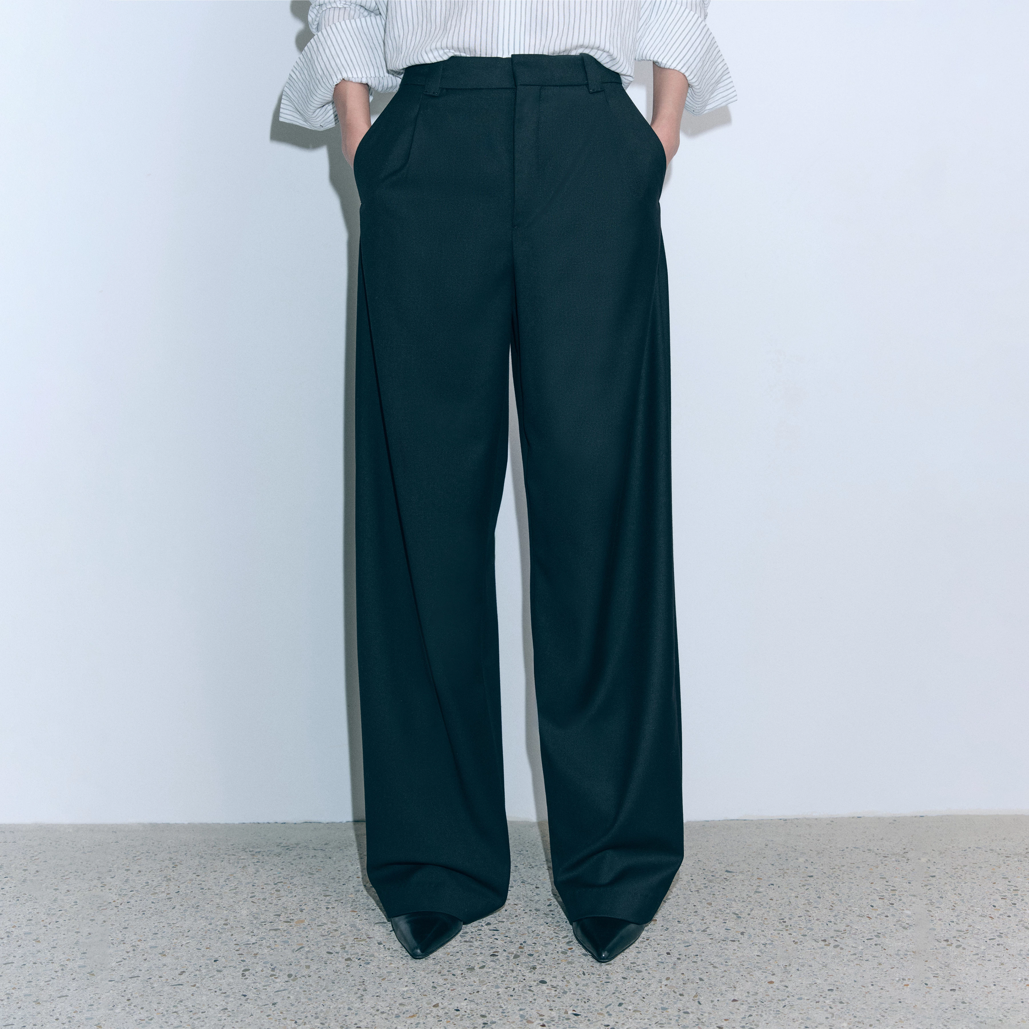 CRAWL - Bundfaltenhose in softem Flanell - Damen - schwarz