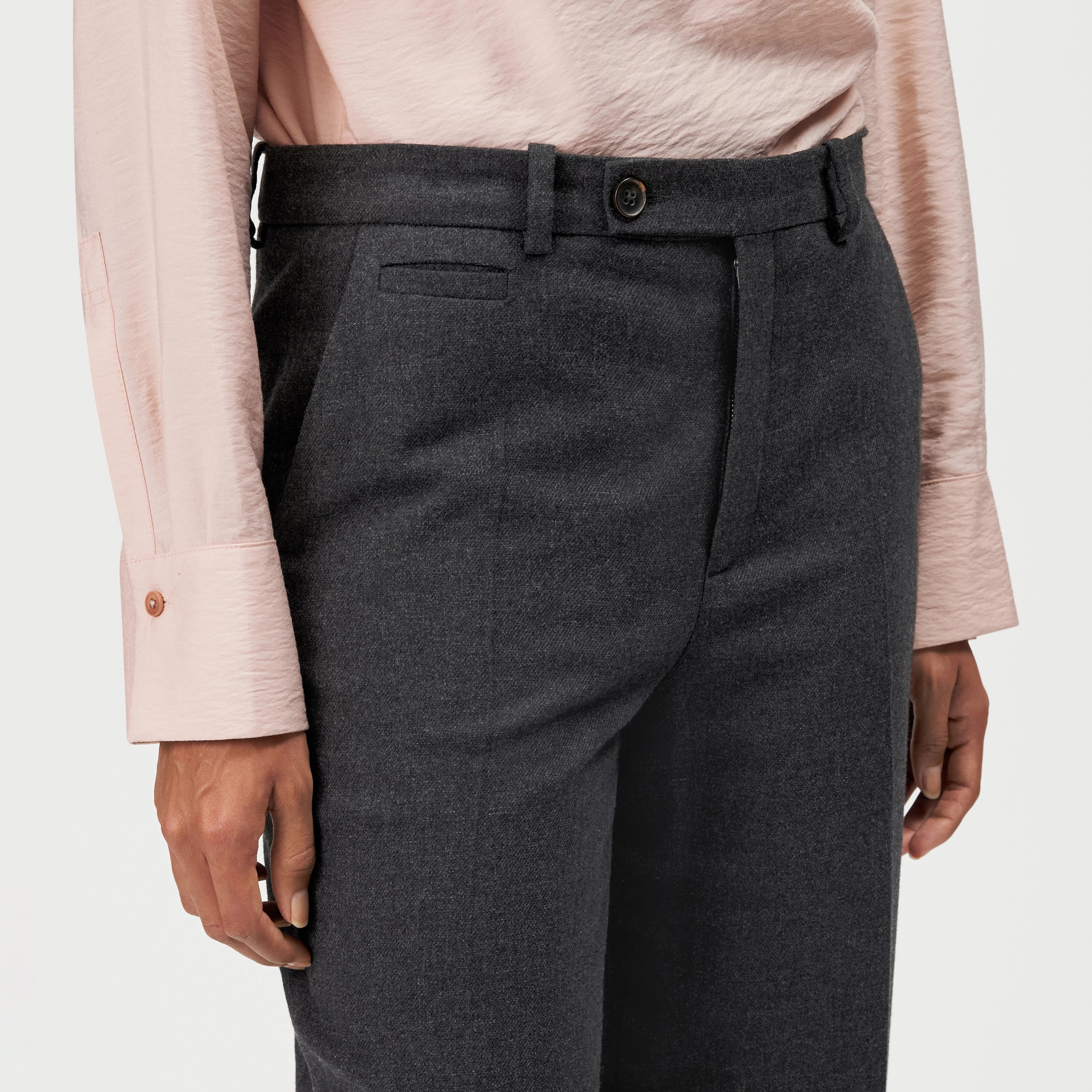 BEADLE - Regular fit trousers with a crease - women - grey - Detailansicht am Model