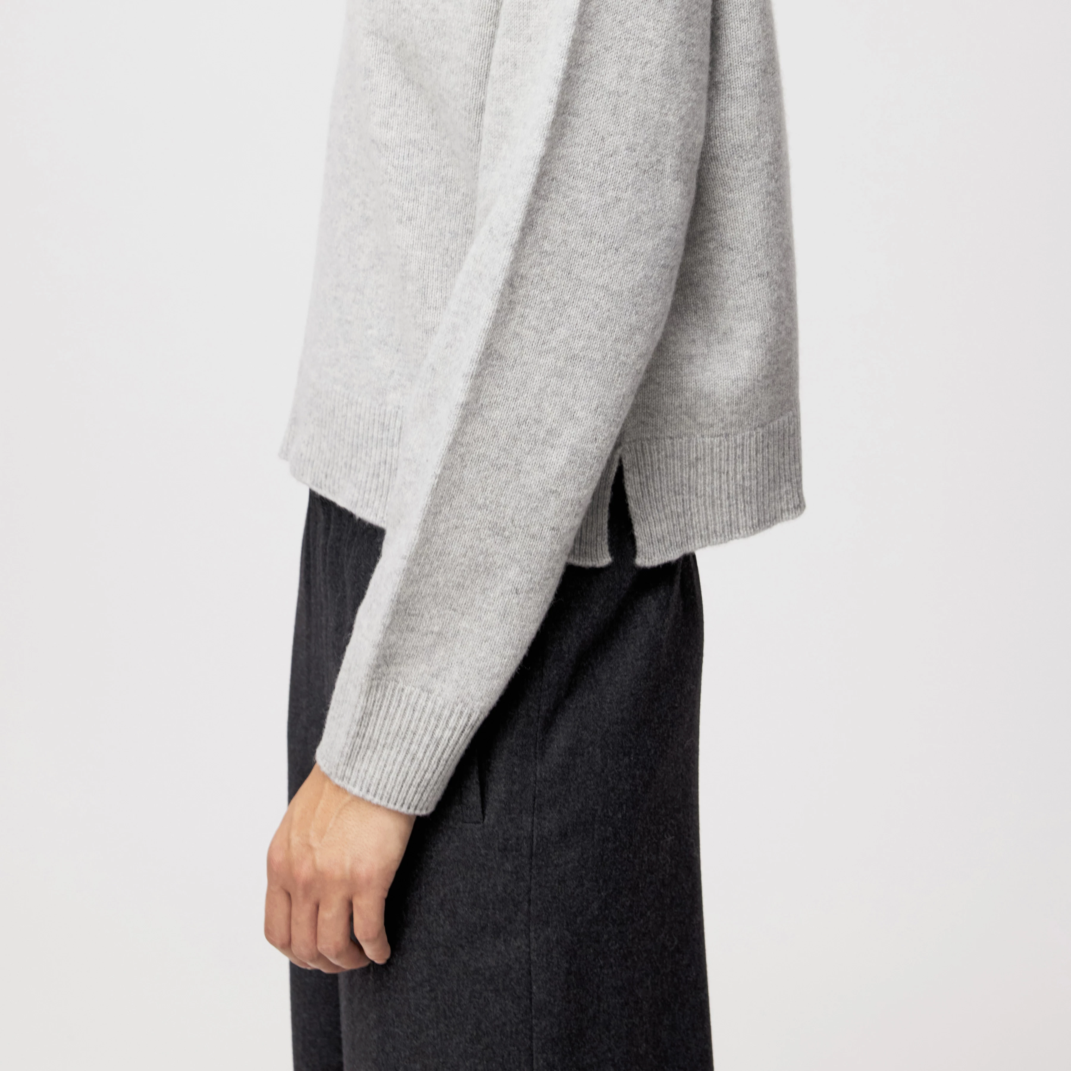 LYZIMA - Turtleneck jumper in virgin wool - women - grey - Detailansicht am Model