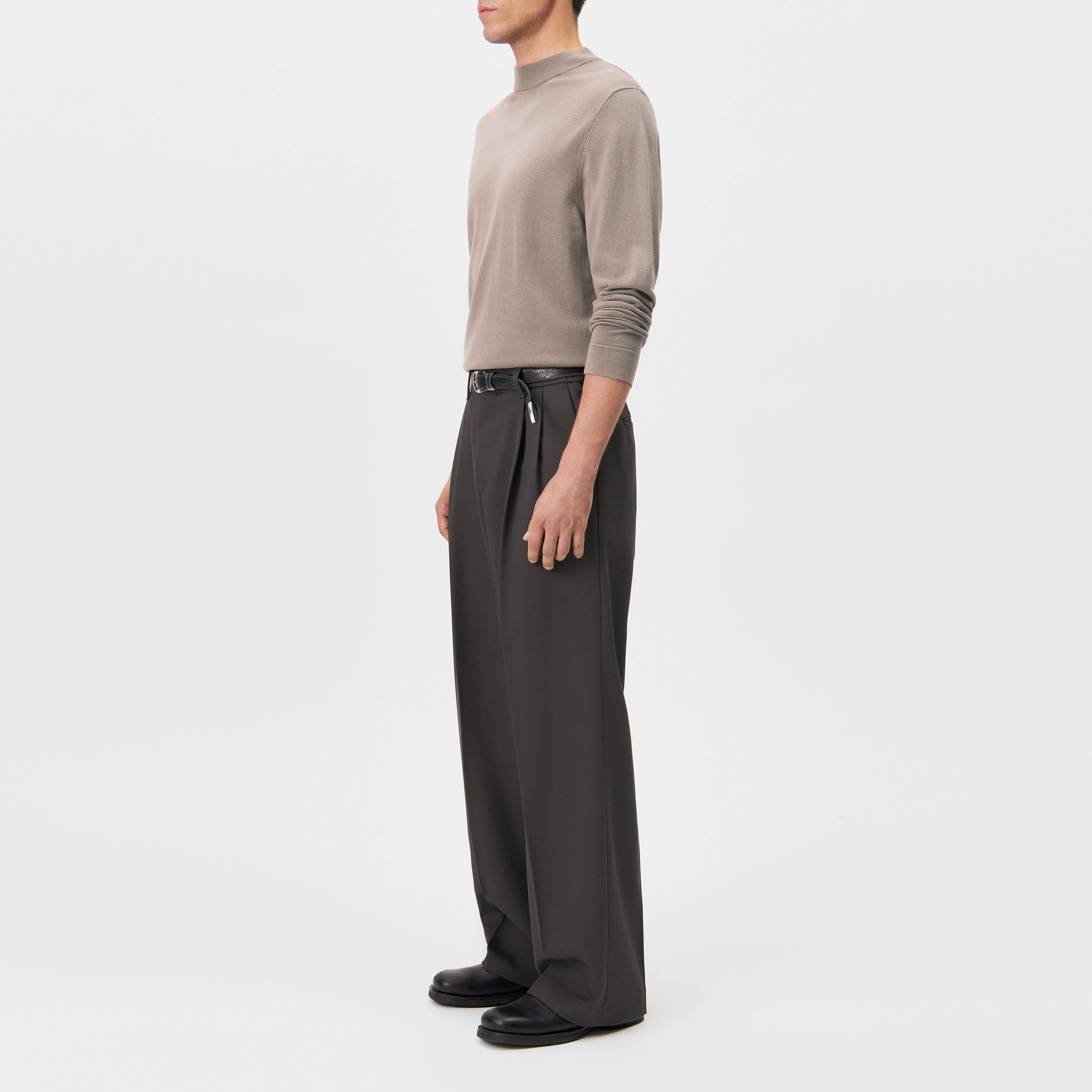 ARWON - Fitted turtleneck jumper in pure Merino wool - men - brown - Seitenansicht