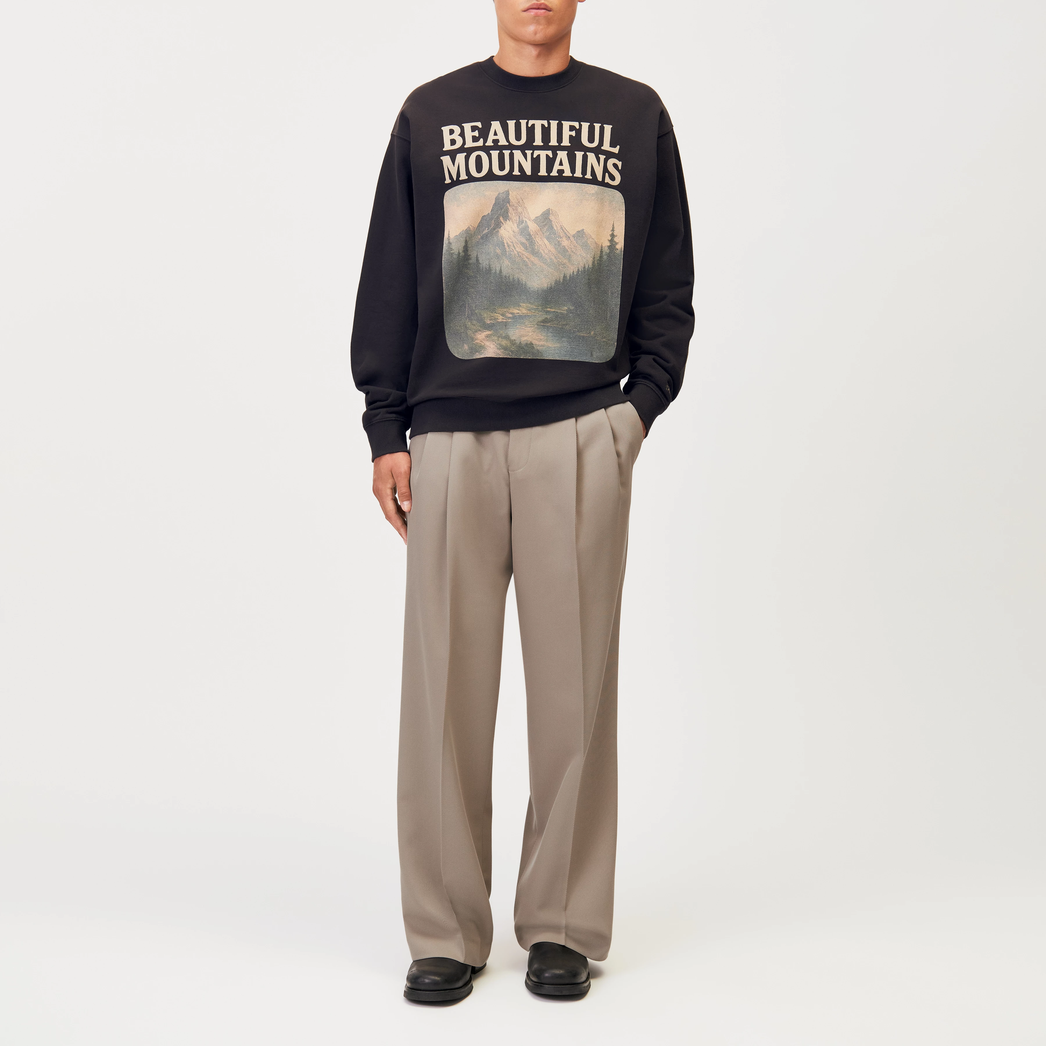 KARIO_MOUNTAIN - Relaxed sweatshirt with mountain print - men - brown - Ganzkörper-Frontansicht