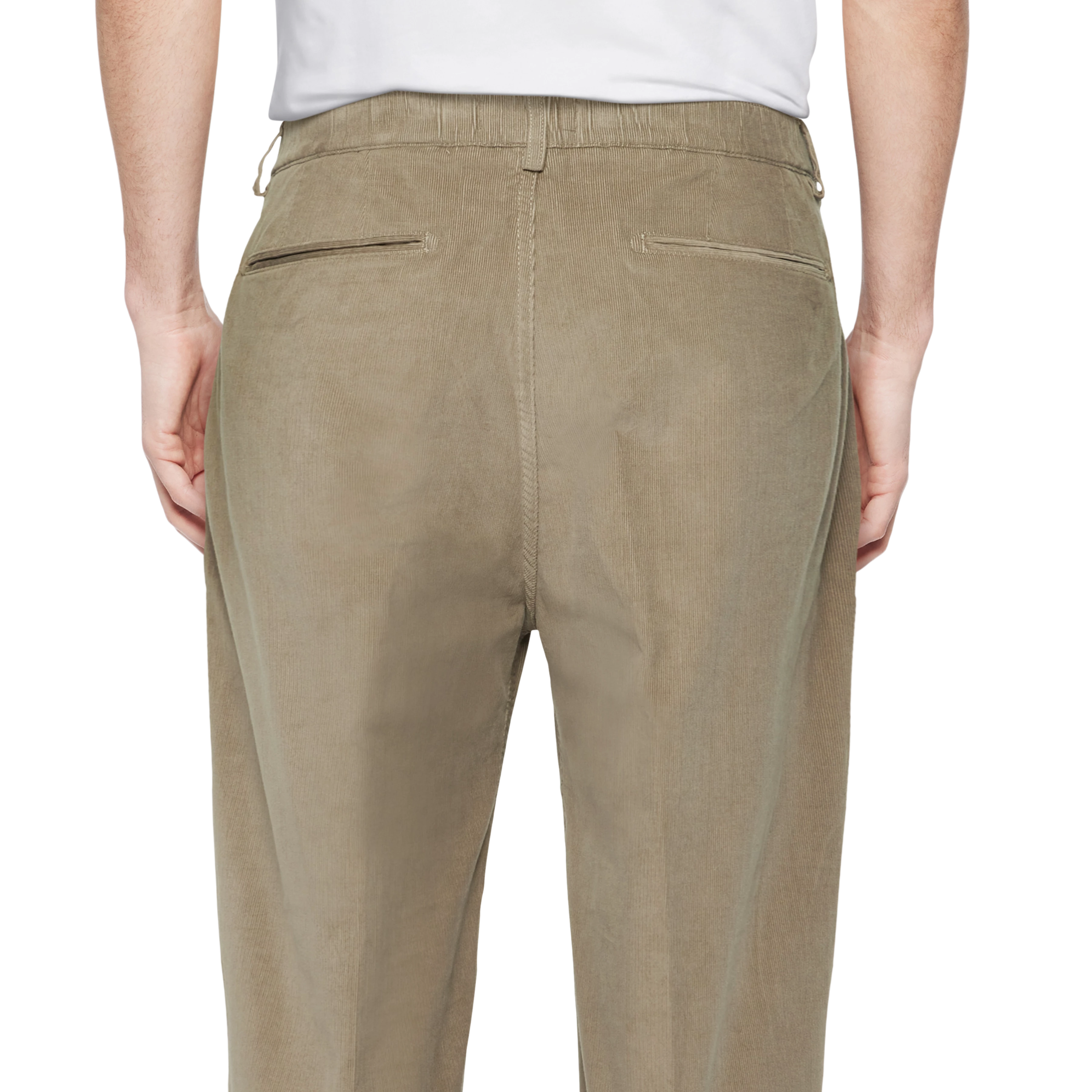 KARYKO - Chinos in corduroy - men - brown - Detailansicht am Model