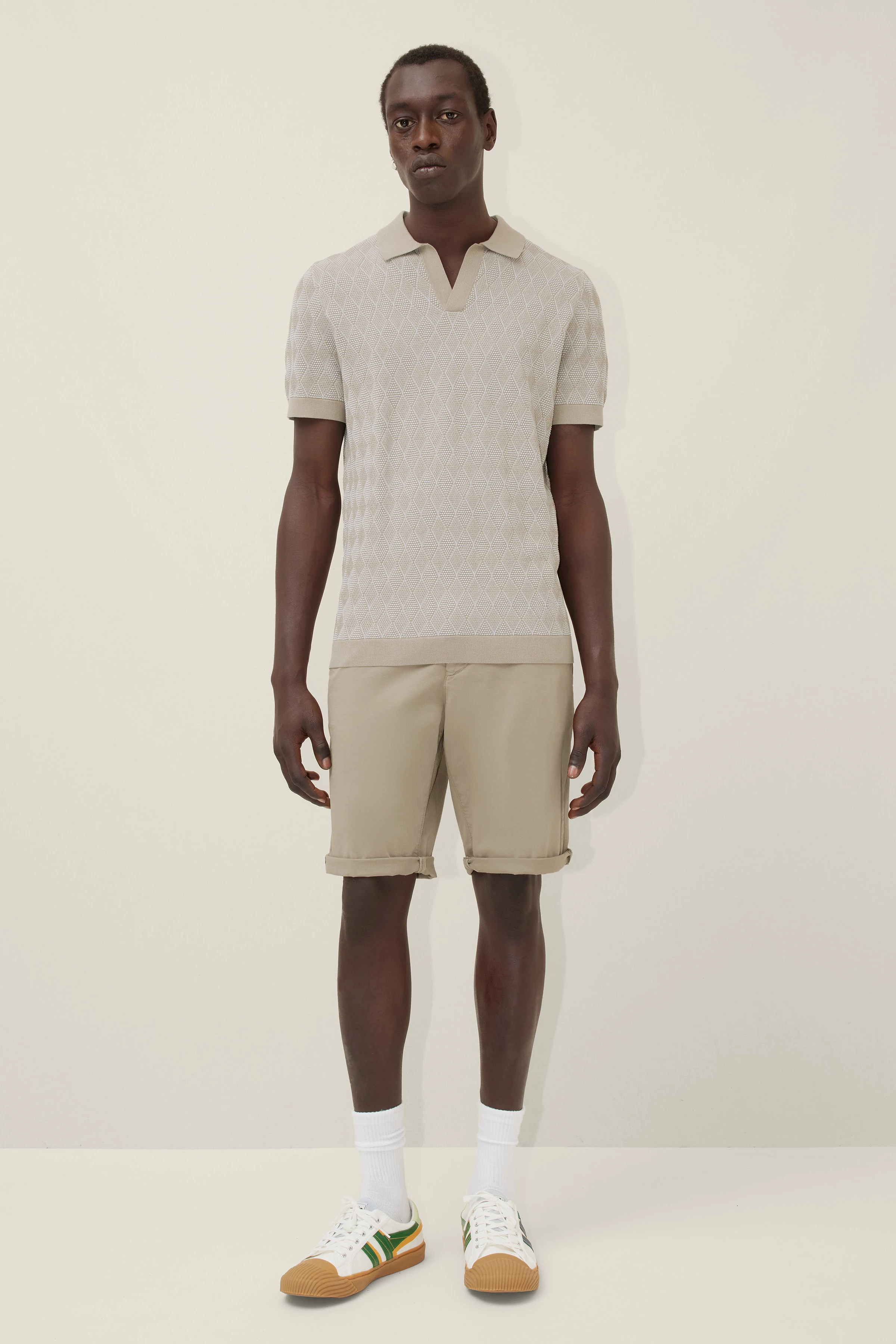 KRINK - classic chino shorts - men - brown - Ganzkörper-Frontansicht