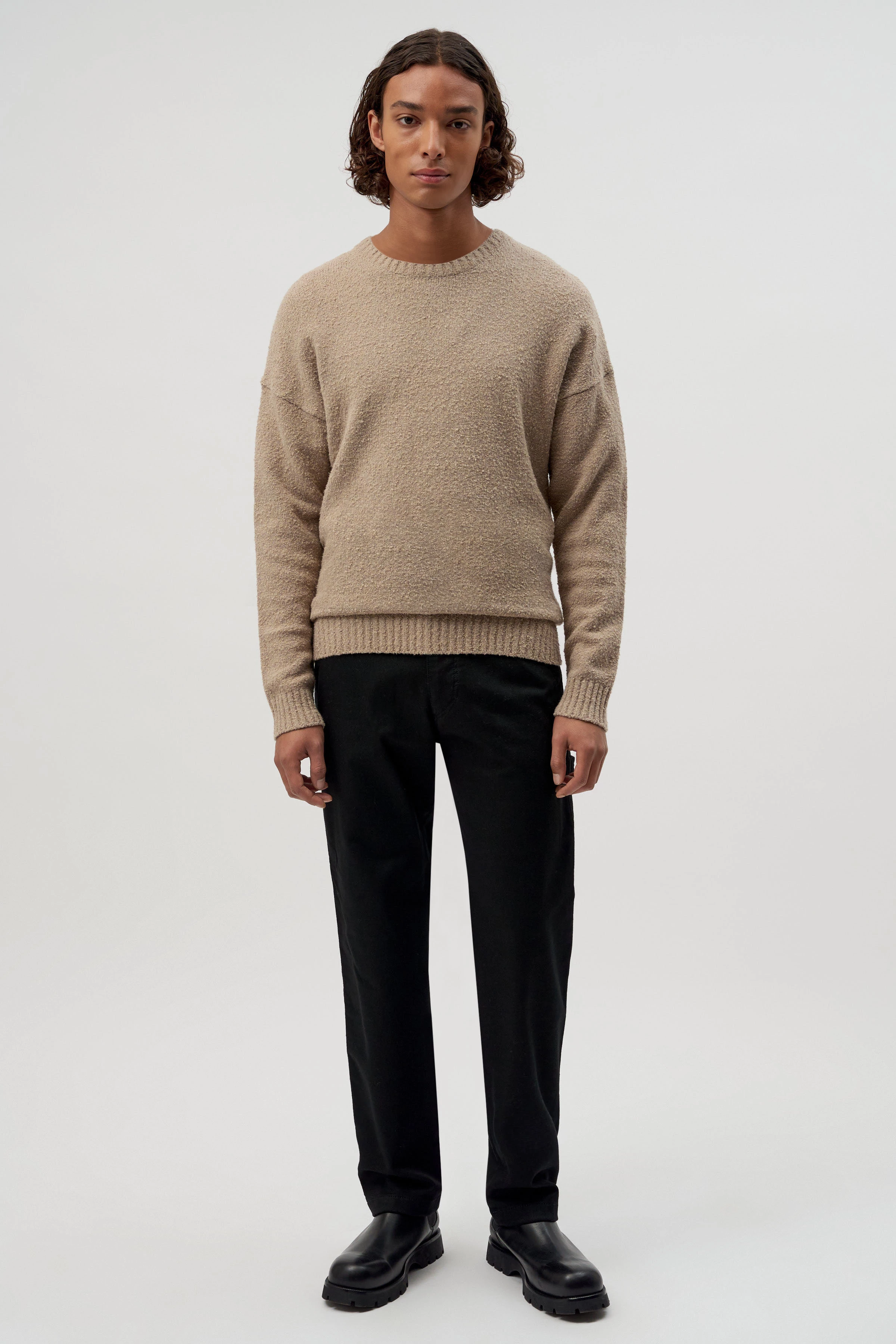 FREDDY - Oversized Pulli in Boucle-Optik - Herren - braun - Ganzkörper-Frontansicht