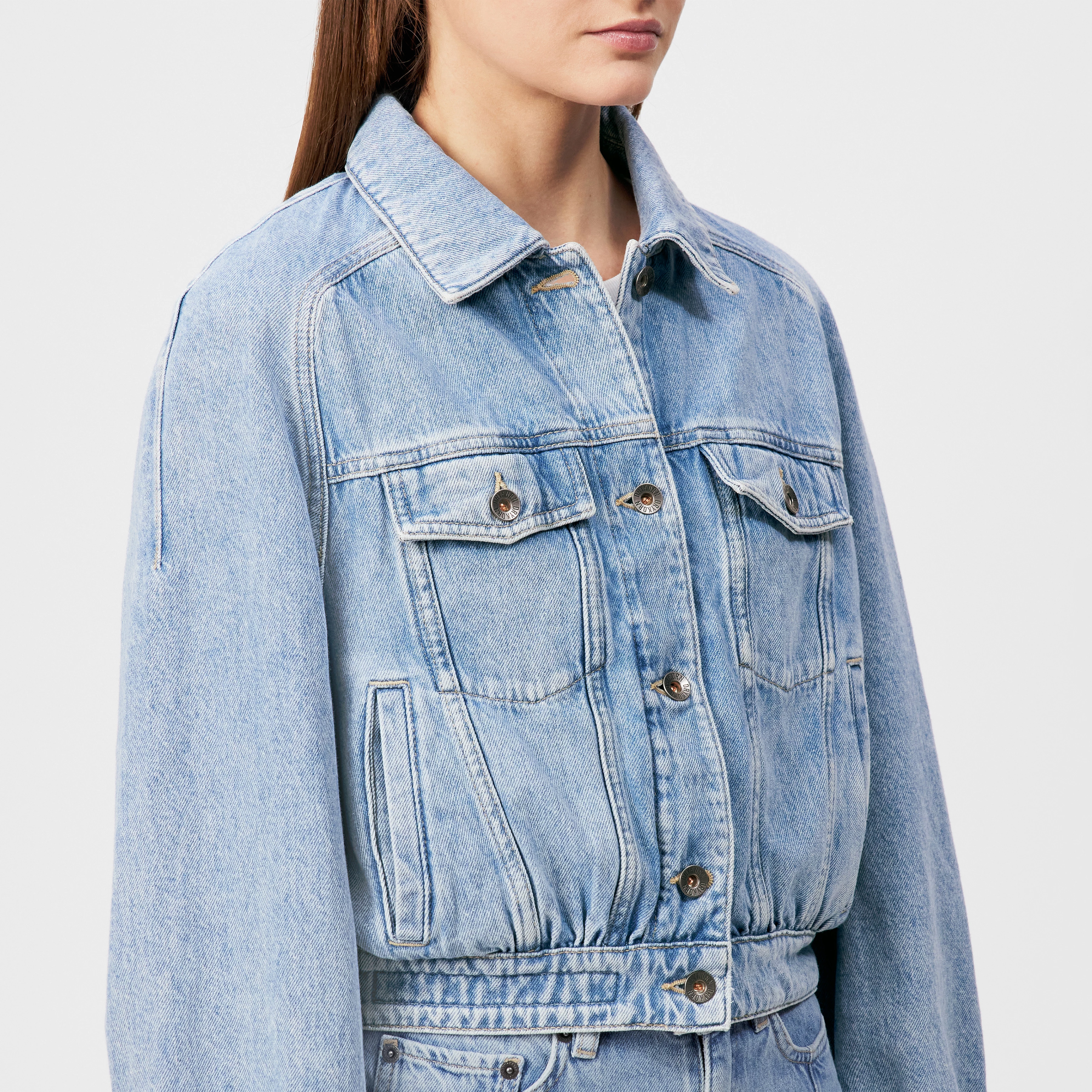 MARWICK - Afslappet jeansjakke i blødt denim - women - blå - Detailansicht am Model