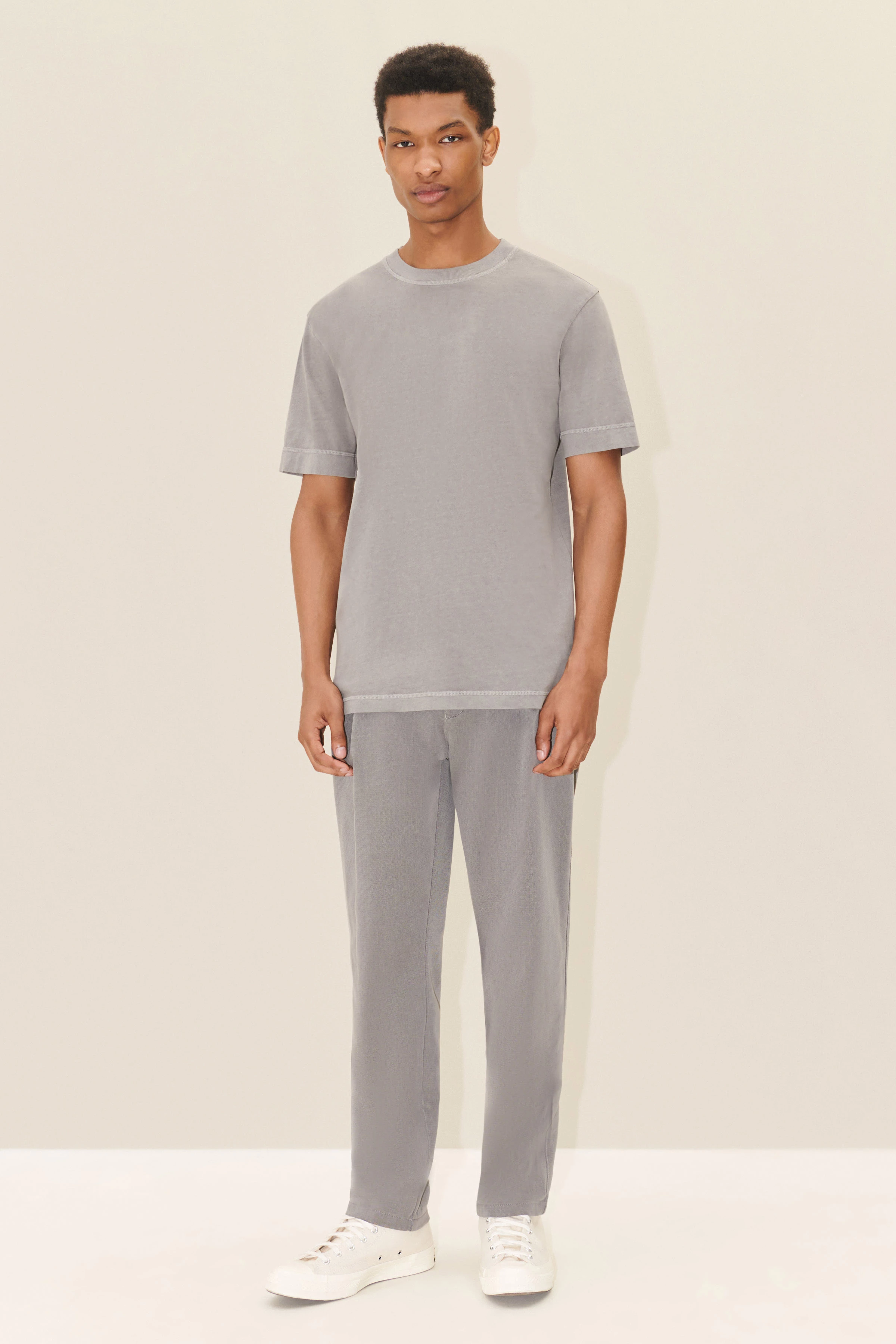 RAPHAEL - T-Shirt in weichem Jersey - Herren - grau - Ganzkörper-Frontansicht