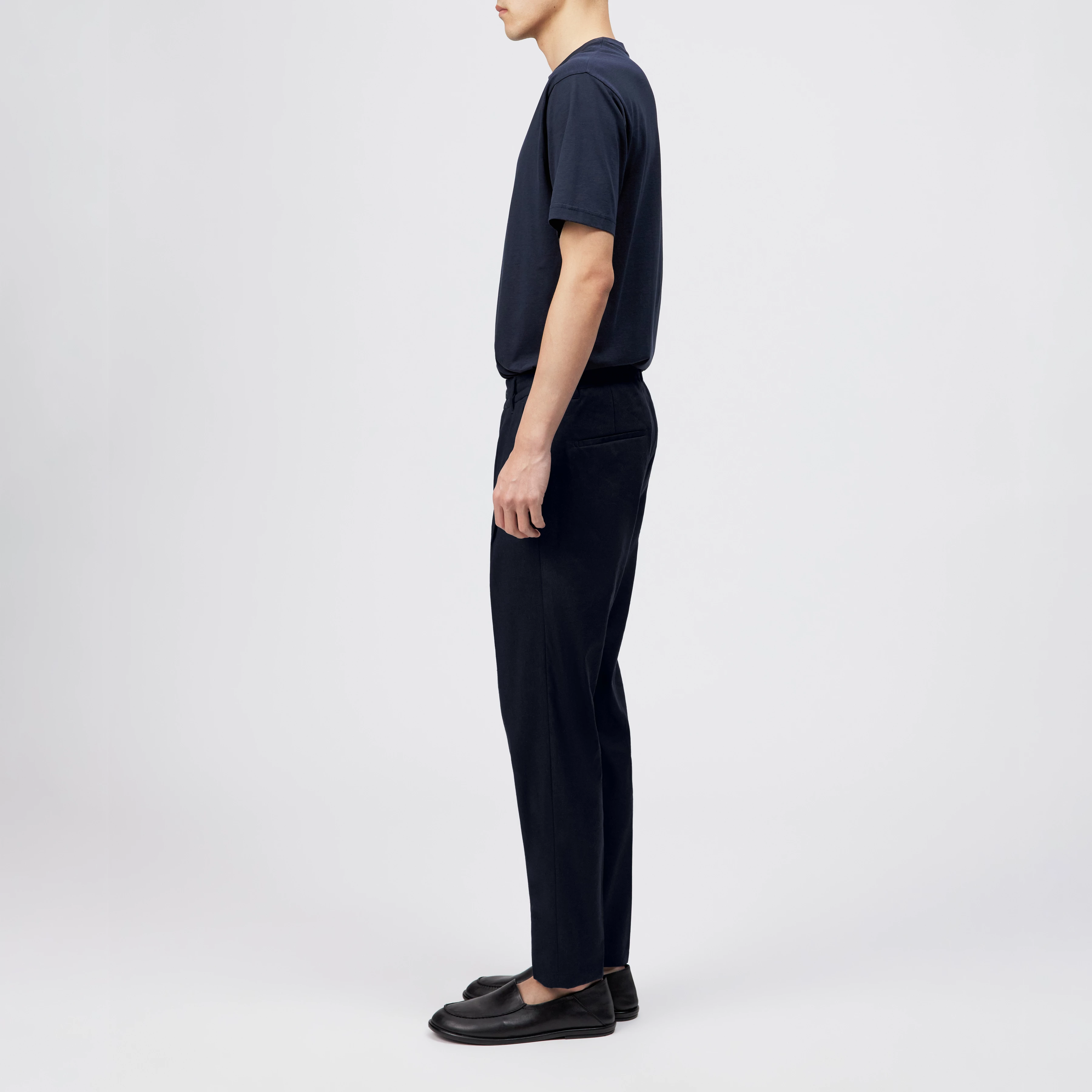 CHASY - Casual pleated trousers in linen mix - men - blue - Seitenansicht