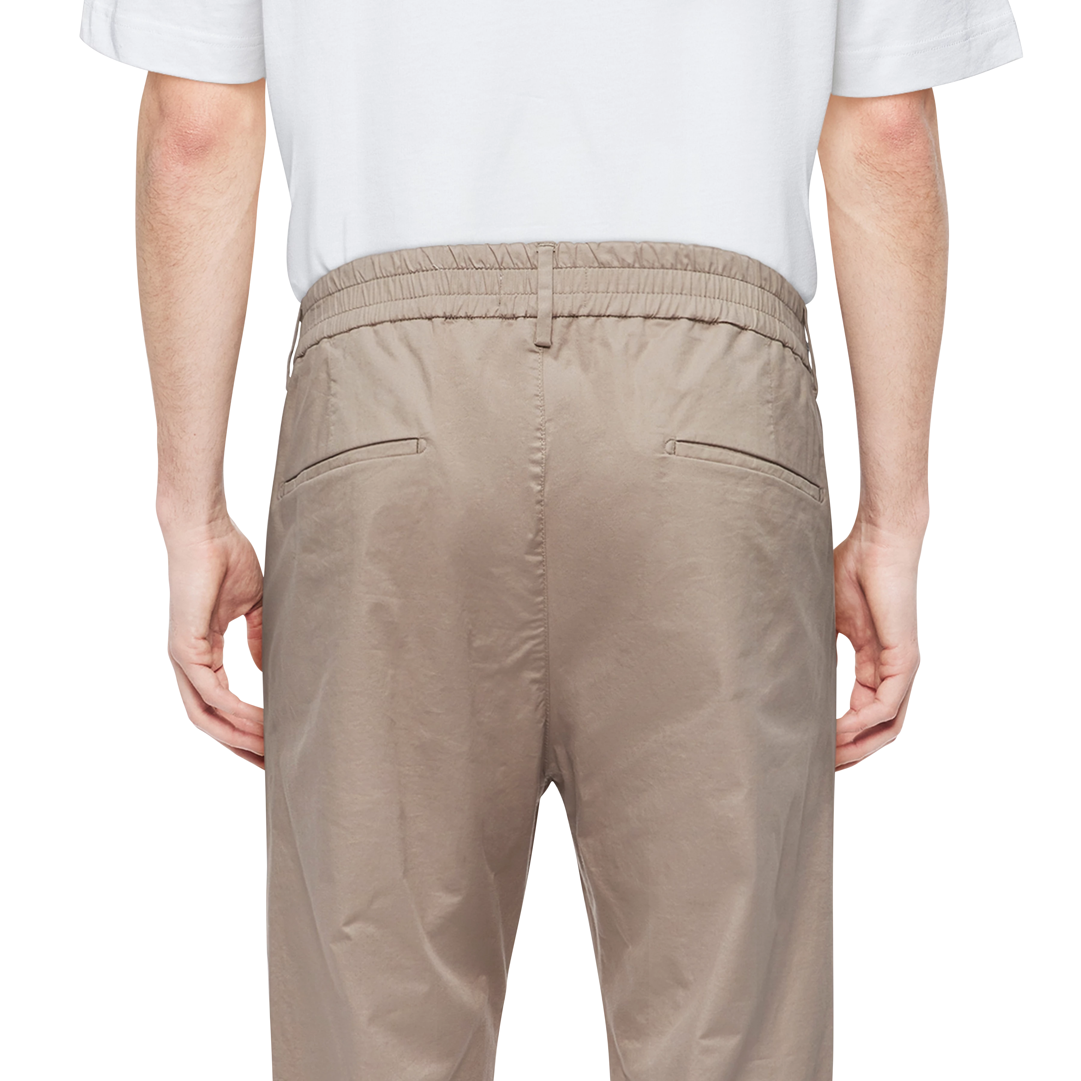 CHASY_RGLR - Casual broek met plooi in katoen gabardine - heren - beige - Detailansicht am Model