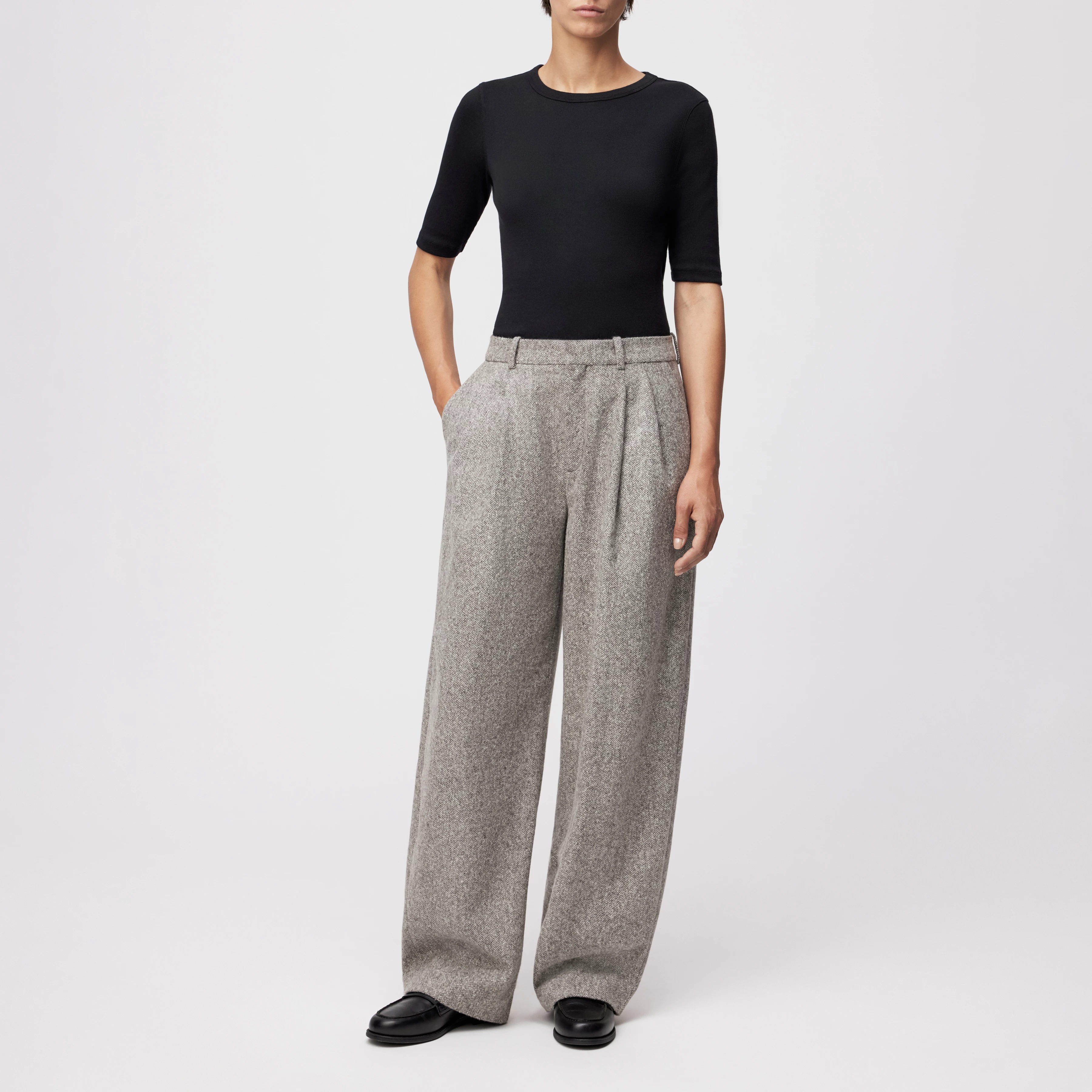 INK - Lässige Bundfaltenhose in Woll-Mix mit Struktur - Damen - braun - Ganzkörper-Frontansicht