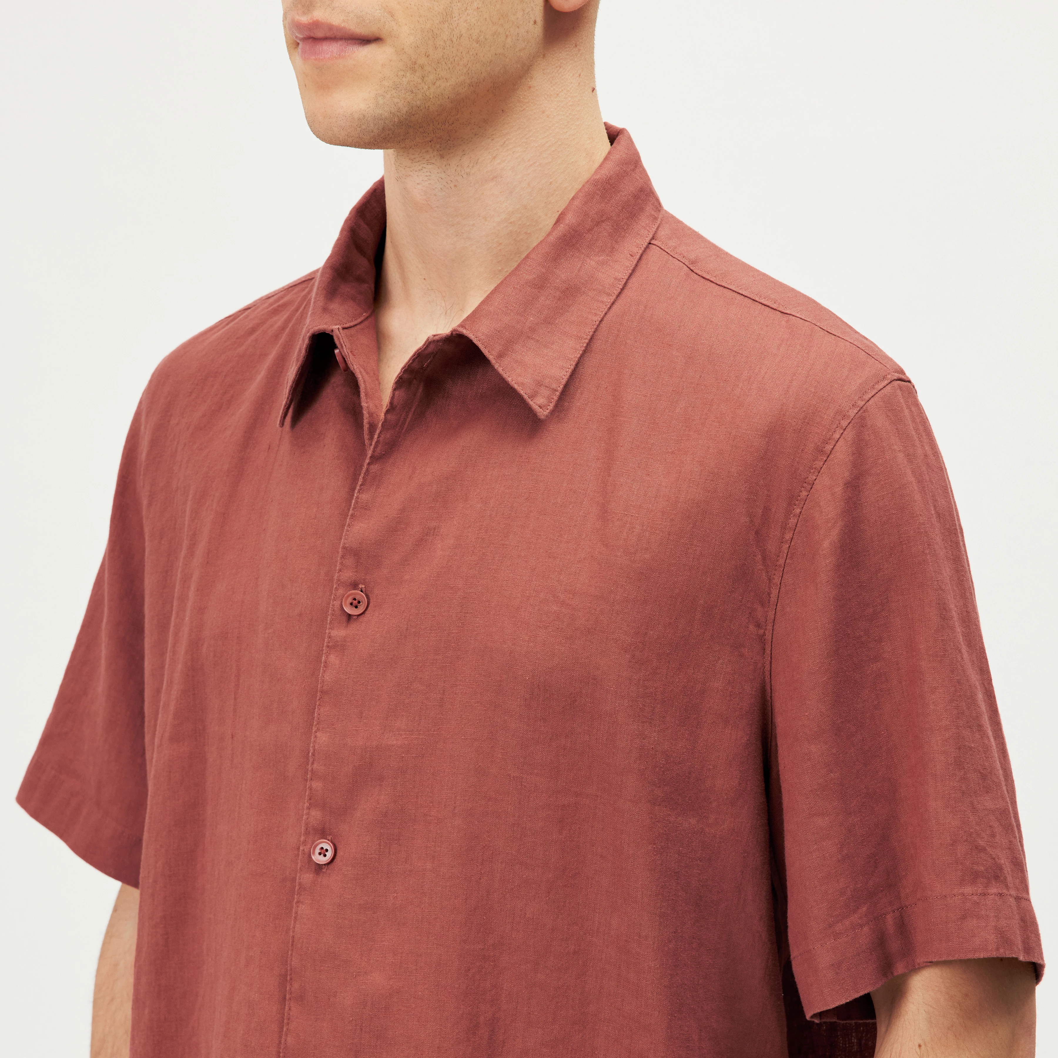 MERYN - Short-sleeve linen blend shirt - men - orange - Detailansicht am Model