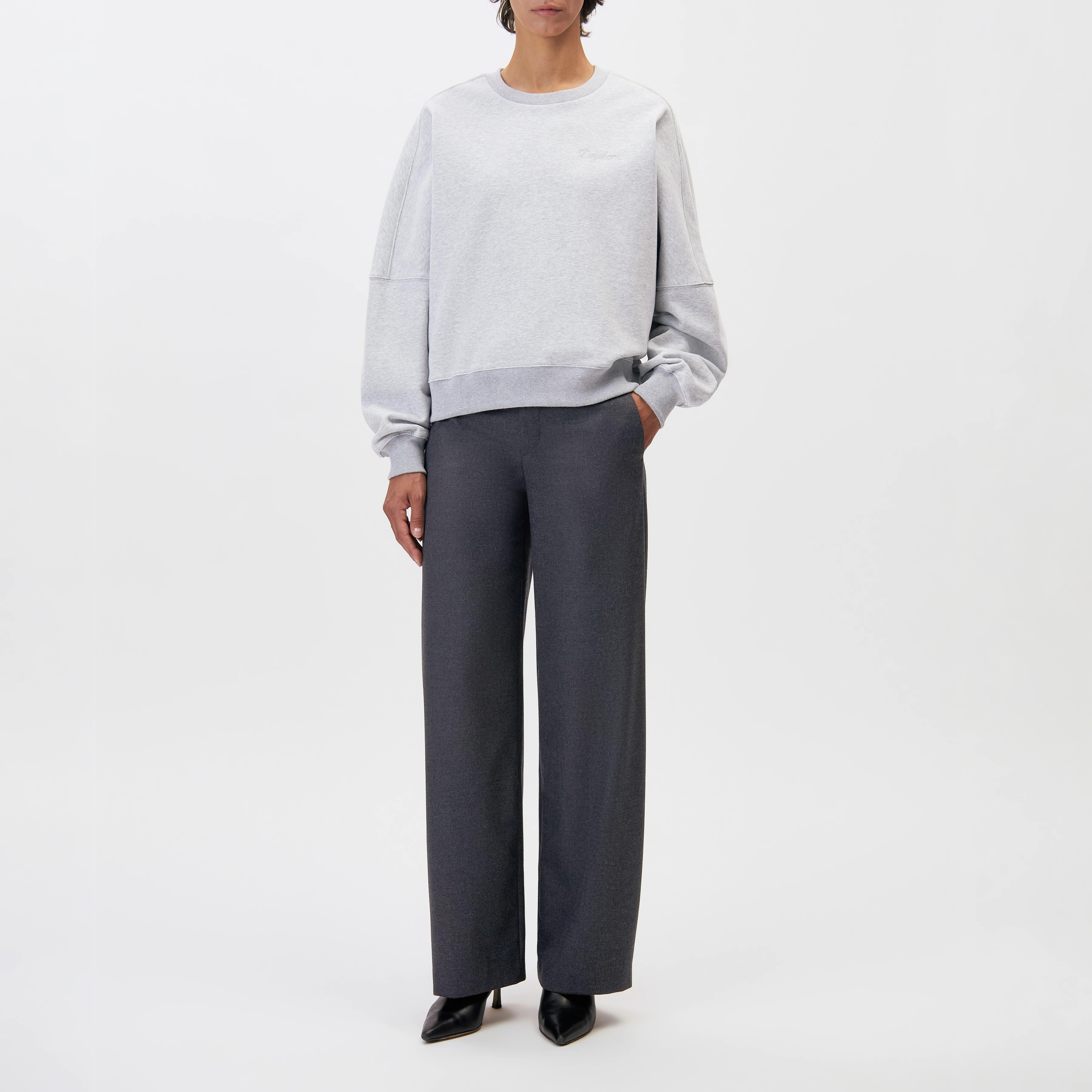 ASTERA_P1 - Oversized sweatshirt with DRYKORN embroidery - women - grey - Ganzkörper-Frontansicht