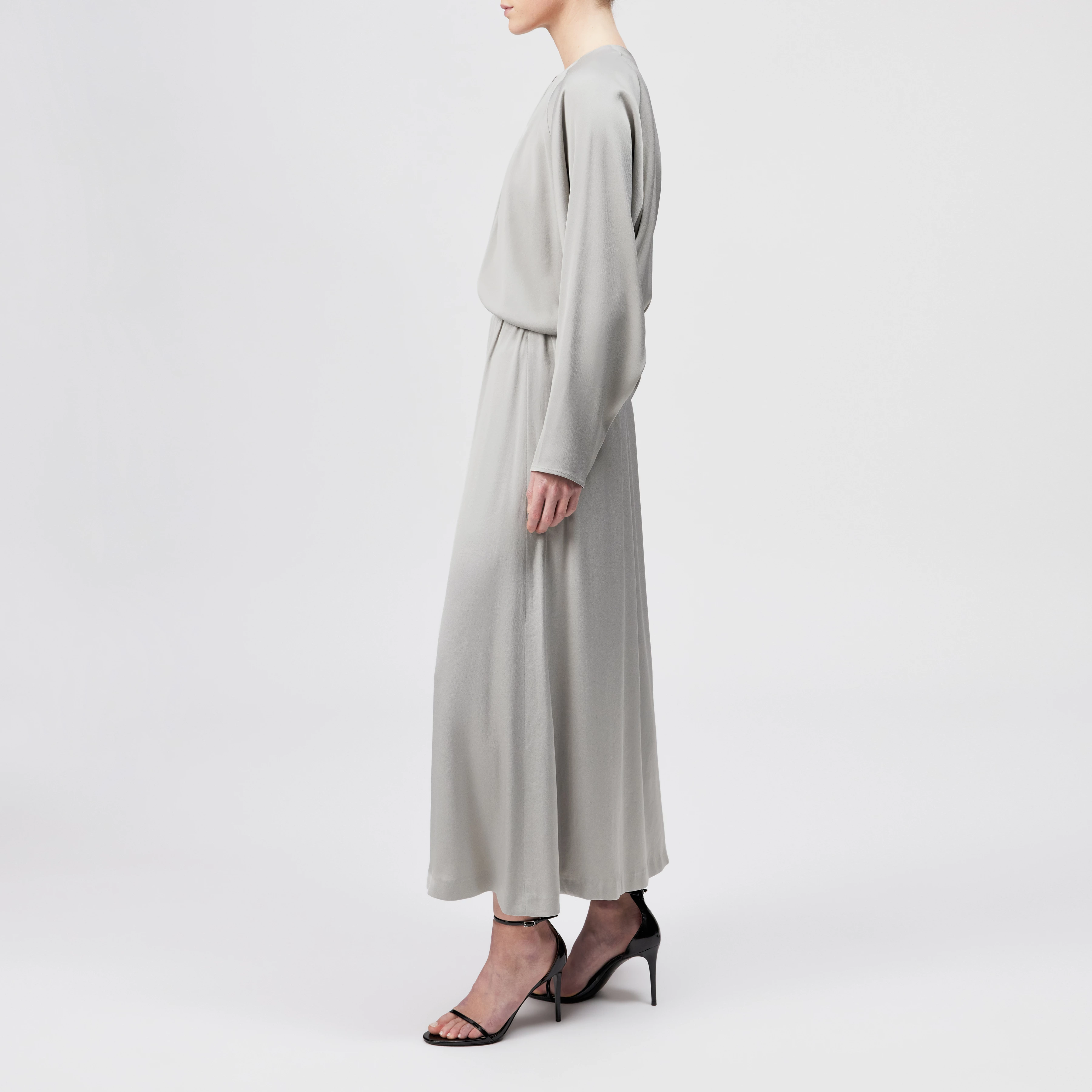 IDONEA - Mid-length skirt with elasticated waistband in satin - women - grey - Seitenansicht