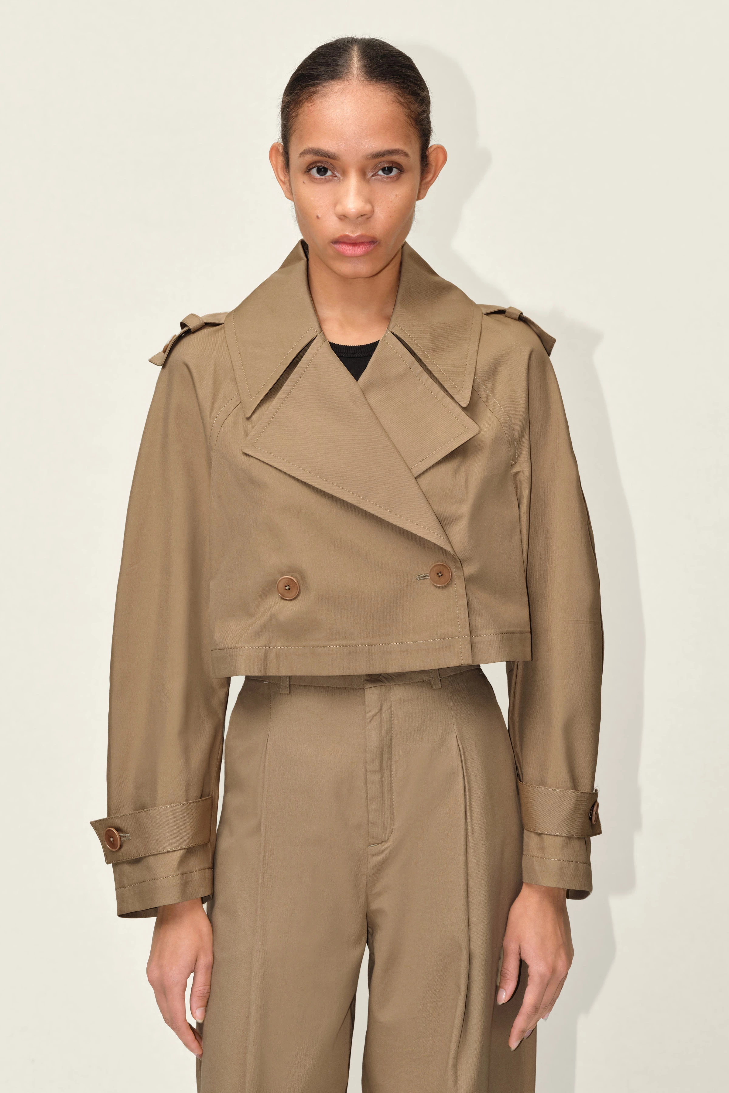 WELLMIST - mini trench with wide raglan sleeve - women - brown - Frontansicht